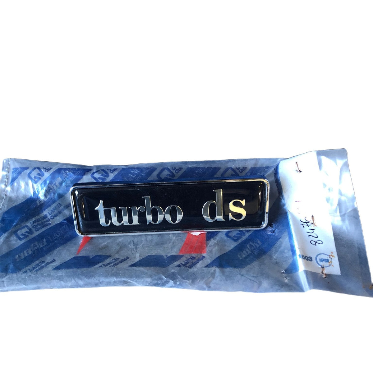 Lancia Thema 2500 TD Scritta Sigla Stemma Logo Turbo DS 82476161 - Raggi's Automobilia e Ricambi Auto