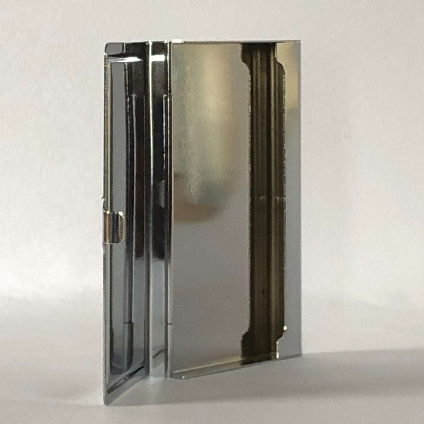 Rolls-Royce, Porta Biglietti da Visita in Metallo Cromato e vera Pelle di Coccodrillo, con Stemma Rolls-Royce. Vintage - Raggi's Collectibles' Automotive Art