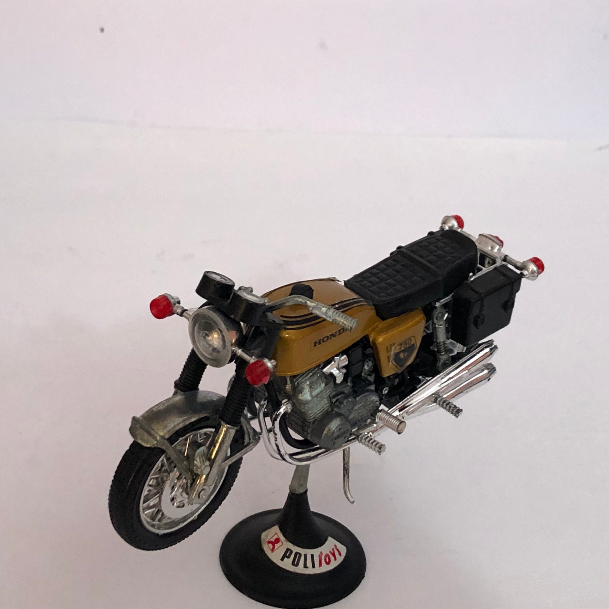 Honda, Modellino in Metallo Pressofuso Politoys Honda 750 Four Scala 1:15, Made in Italy - Raggi's Collectibles' Automotive Art