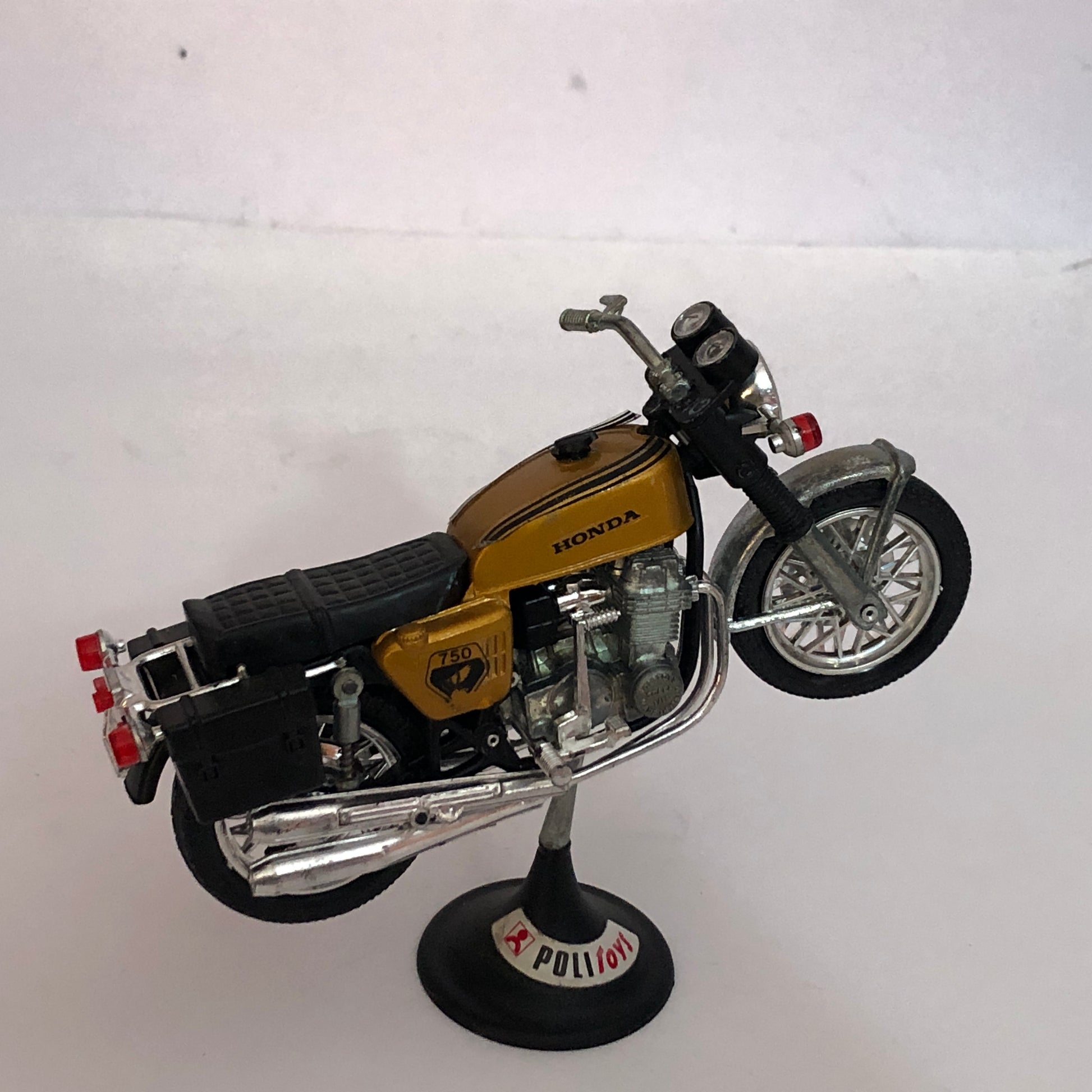 Honda, Modellino in Metallo Pressofuso Politoys Honda 750 Four Scala 1:15, Made in Italy - Raggi's Collectibles' Automotive Art