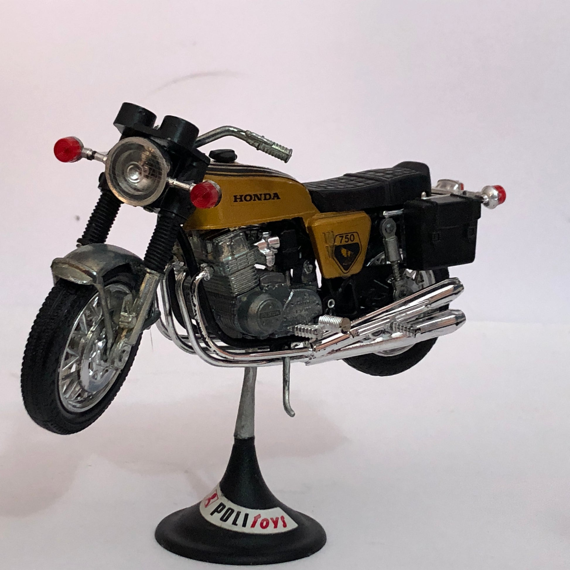 Honda, Modellino in Metallo Pressofuso Politoys Honda 750 Four Scala 1:15, Made in Italy - Raggi's Collectibles' Automotive Art