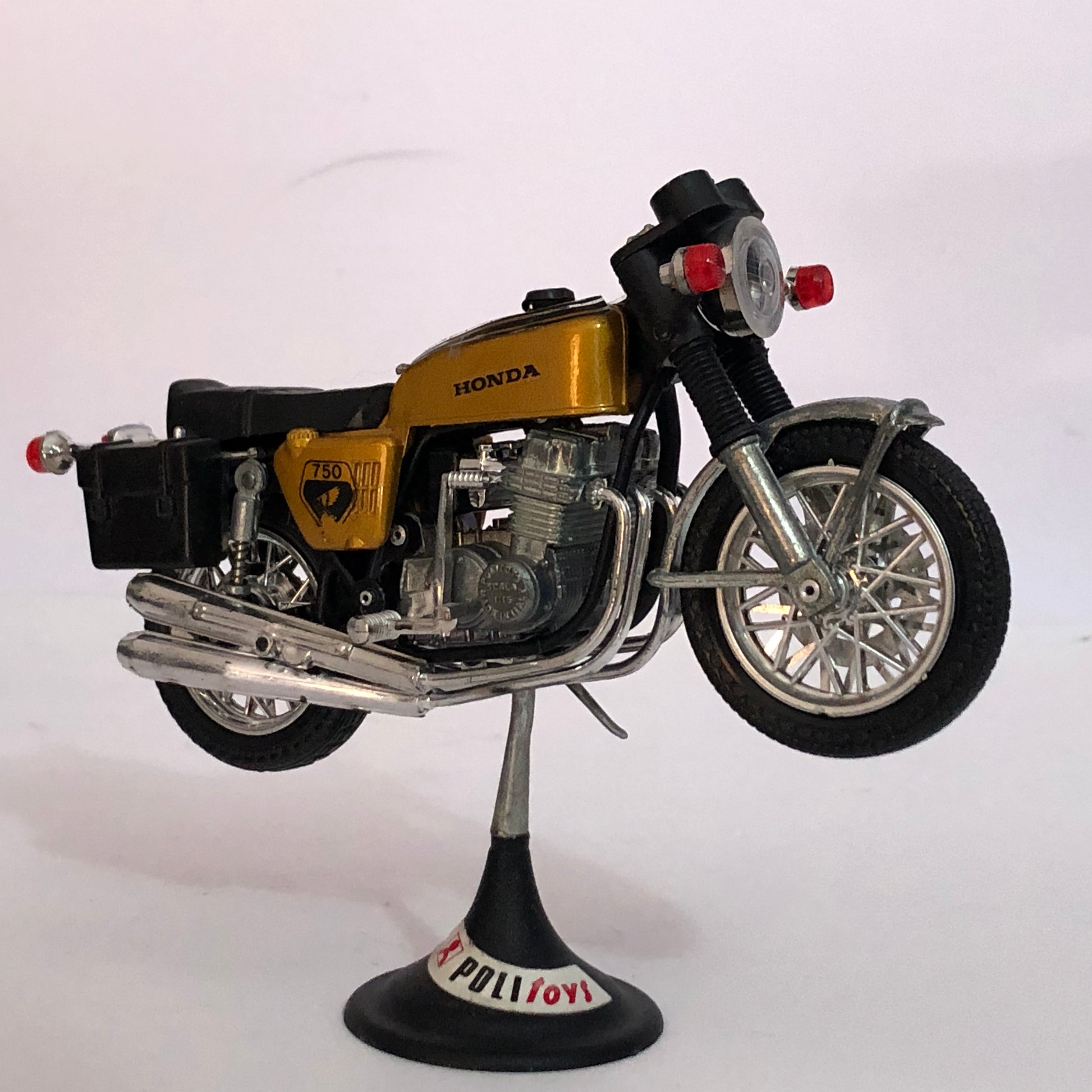 Honda, Modellino in Metallo Pressofuso Politoys Honda 750 Four Scala 1:15, Made in Italy - Raggi's Collectibles' Automotive Art