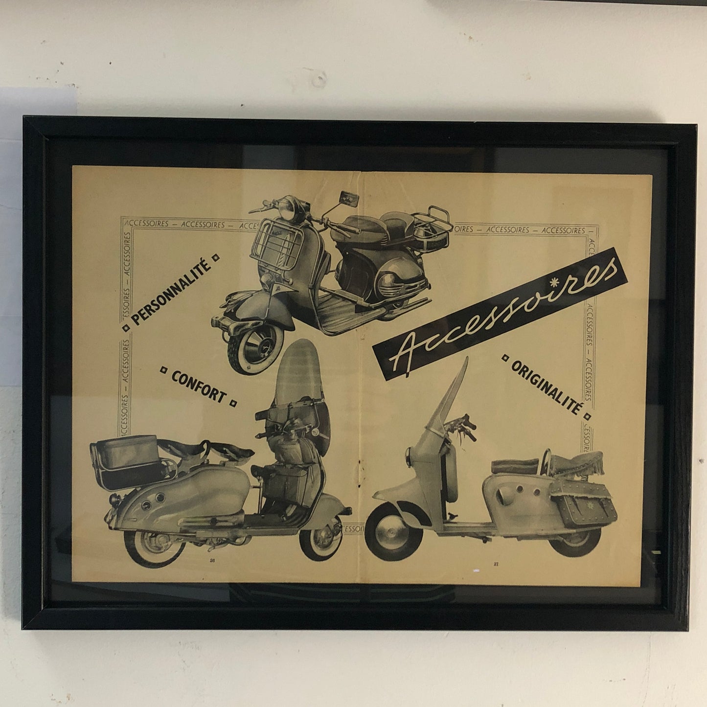 Piaggio, Pubblicità Anno 1954 per Accessori Vespa con Didascalia in Francese - Raggi's Collectibles' Automotive Art