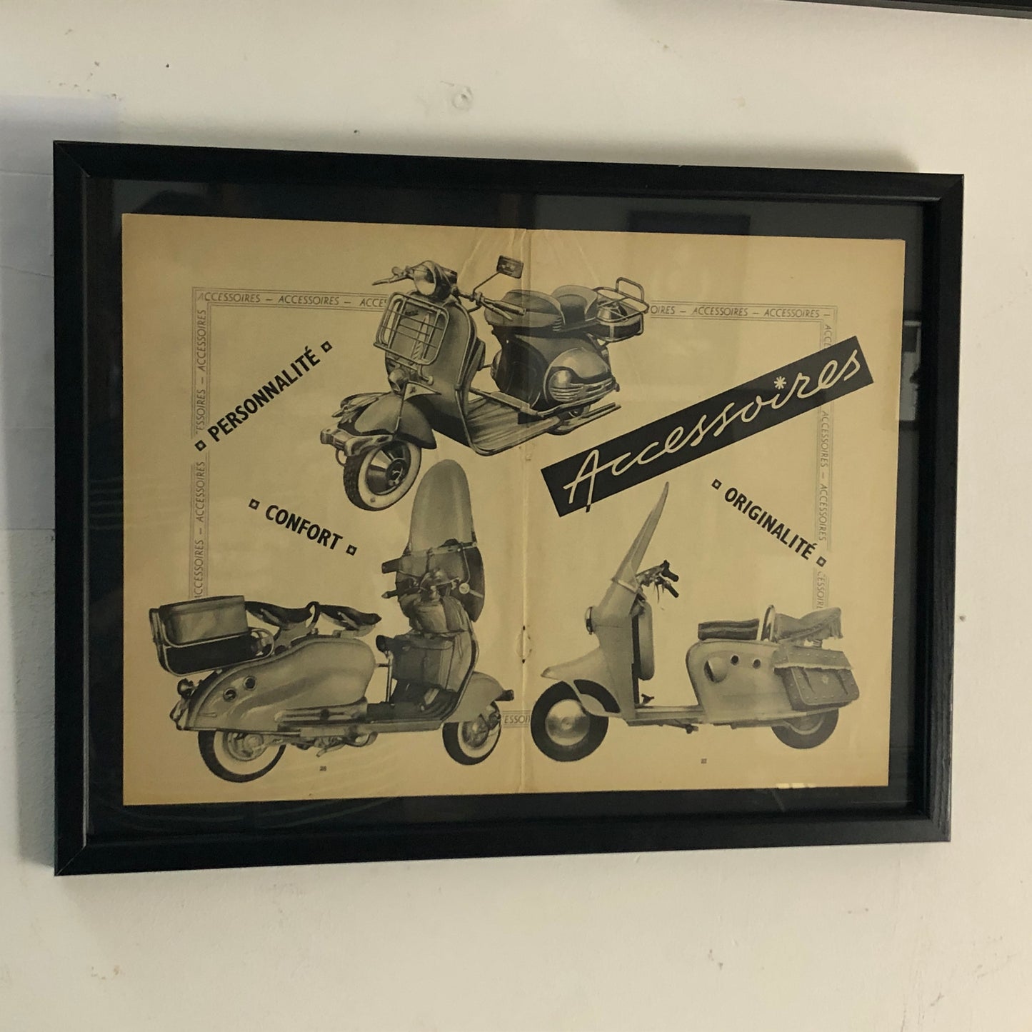 Piaggio, Pubblicità Anno 1954 per Accessori Vespa con Didascalia in Francese - Raggi's Collectibles' Automotive Art