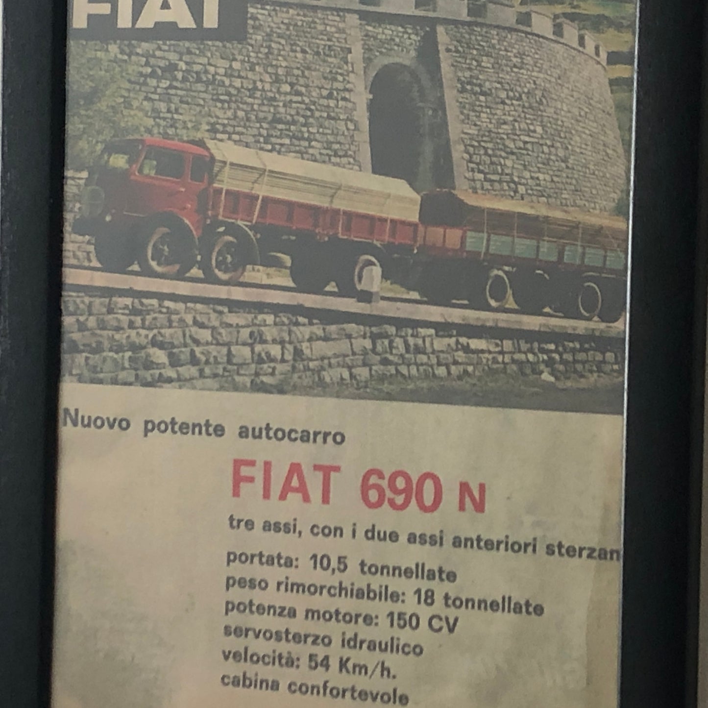 FIAT Pubblicità Anno 1960 FIAT 690 N con Didascalia in Italiano - Raggi's Collectibles' Automotive Art