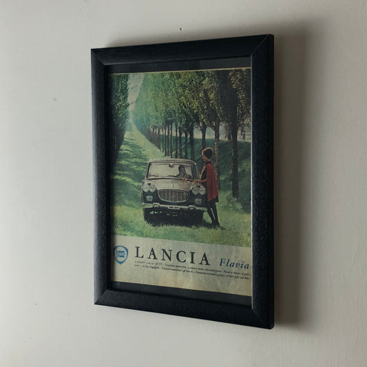 Lancia, Pubblicità Anno 1960 Lancia Flavia con Didascalia in Italiano - Raggi's Collectibles' Automotive Art