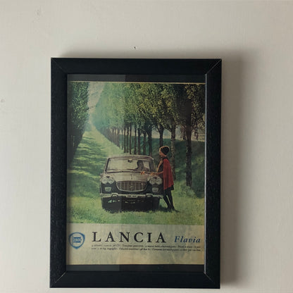 Lancia, Pubblicità Anno 1960 Lancia Flavia con Didascalia in Italiano - Raggi's Collectibles' Automotive Art