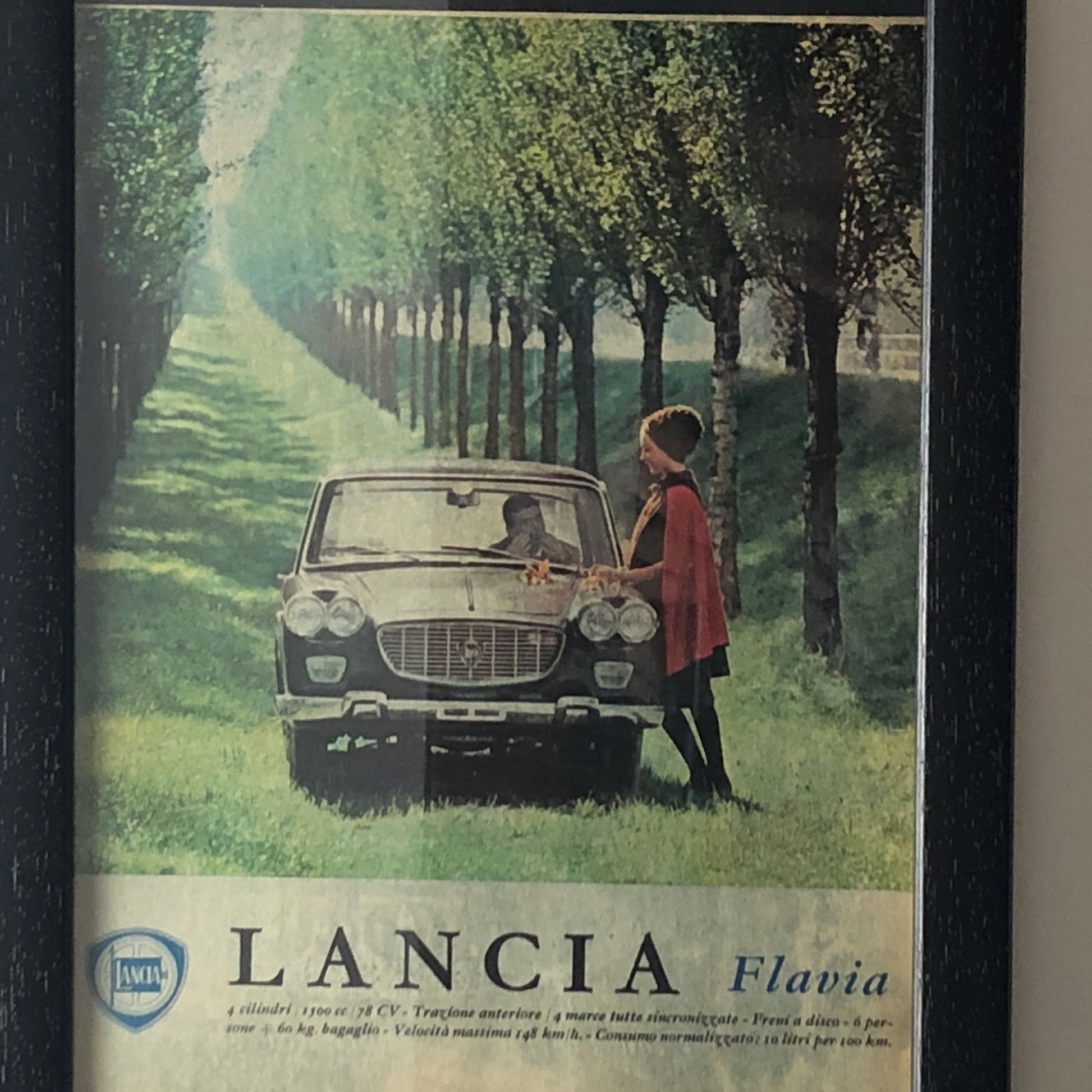 Lancia, Pubblicità Anno 1960 Lancia Flavia con Didascalia in Italiano - Raggi's Collectibles' Automotive Art