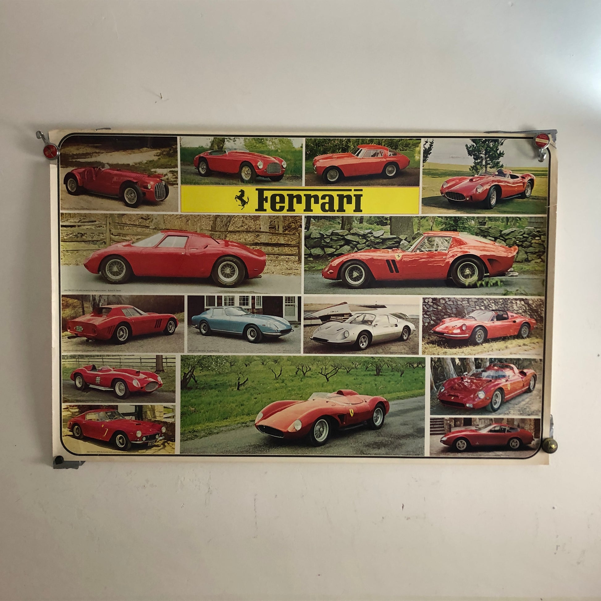 Ferrari Poster Ferrari Club of America Anni 70 con Didascalia in Inglese - Raggi's Collectibles' Automotive Art