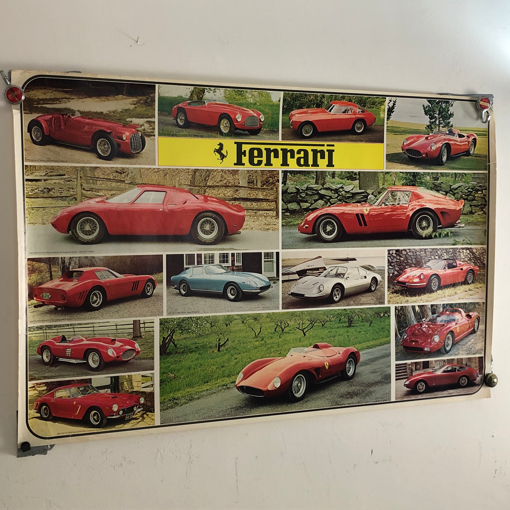 Ferrari Poster Ferrari Club of America Anni 70 con Didascalia in Inglese - Raggi's Collectibles' Automotive Art