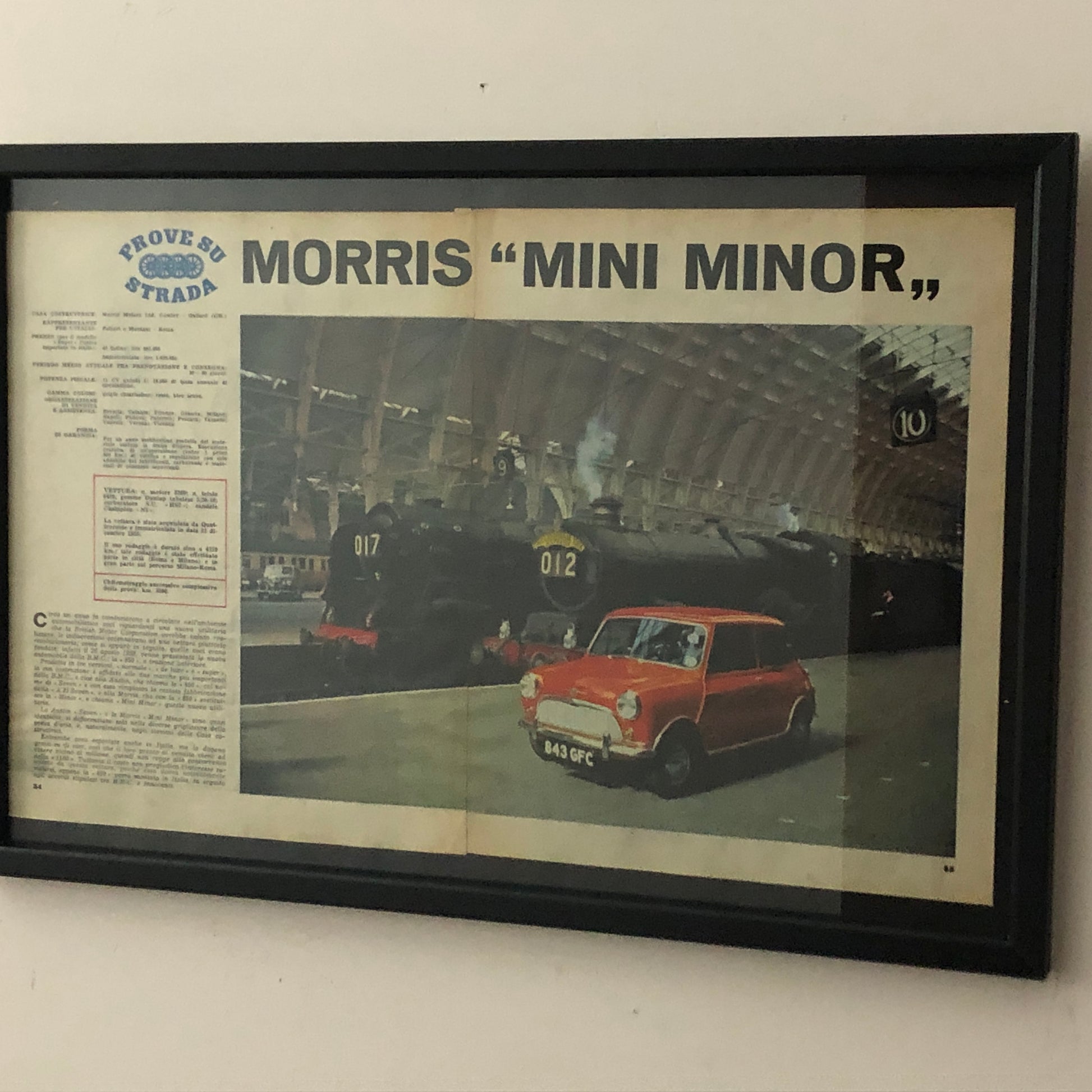 Morris Pubblicità Anno 1960 Morris Mini Minor Prova su Strada con Didascalia in Italiano - Raggi's Collectibles' Automotive Art