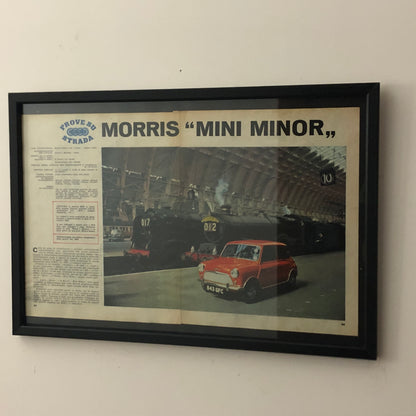 Morris Pubblicità Anno 1960 Morris Mini Minor Prova su Strada con Didascalia in Italiano - Raggi's Collectibles' Automotive Art