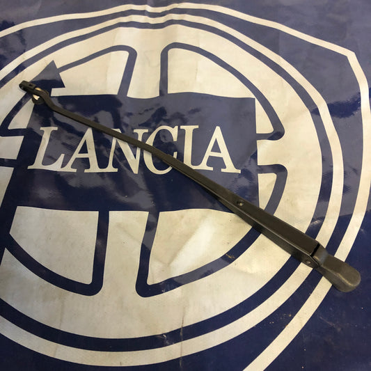 Lancia Thema 8.32 Ferrari Left Windscreen Wiper Arm New 82429862