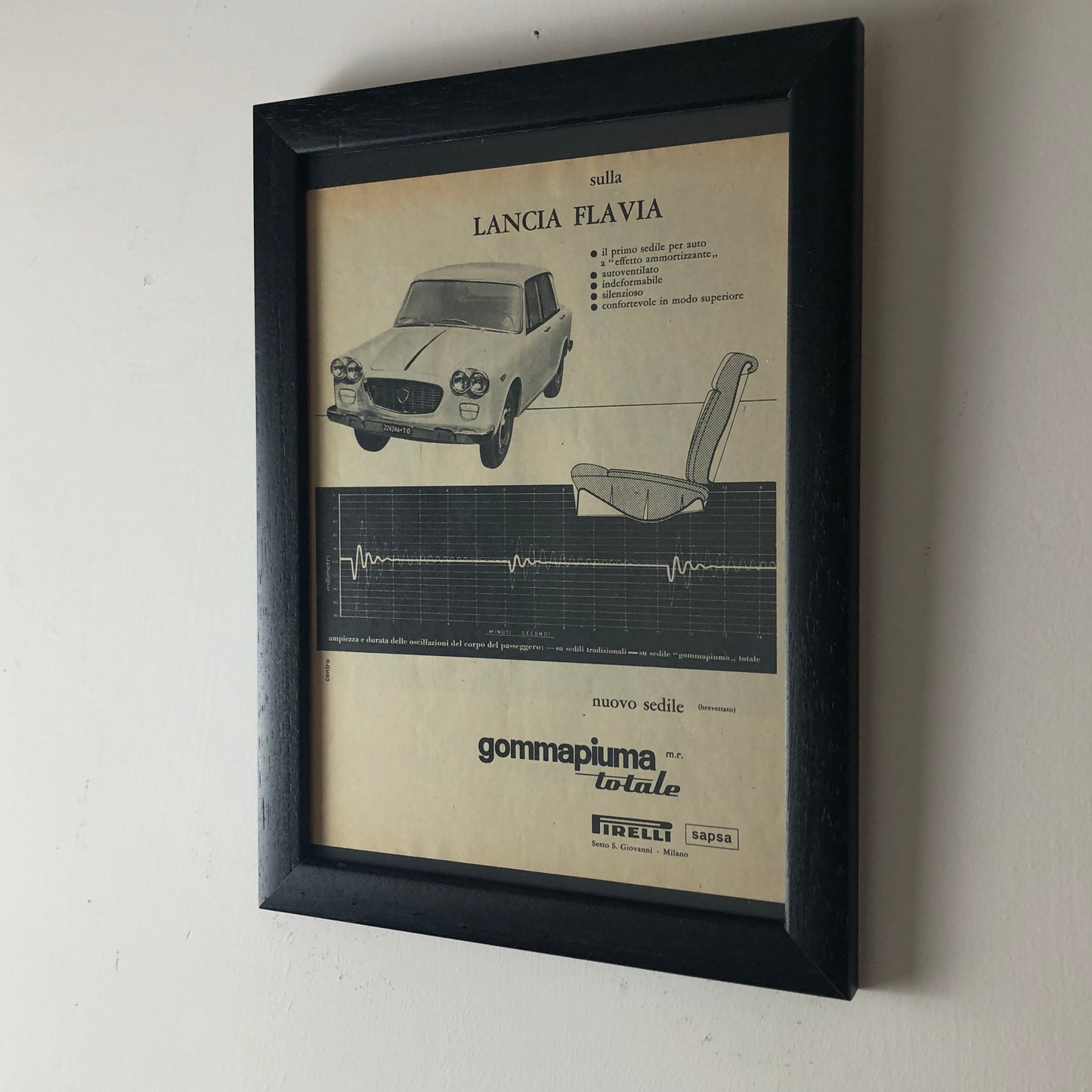 Pirelli e Lancia, Pubblicità Anno 1960 la Lancia Flavia è Equipaggiata con il Primo Sedile a "Effetto Ammortizzante" Pirelli - Raggi's Collectibles' Automotive Art