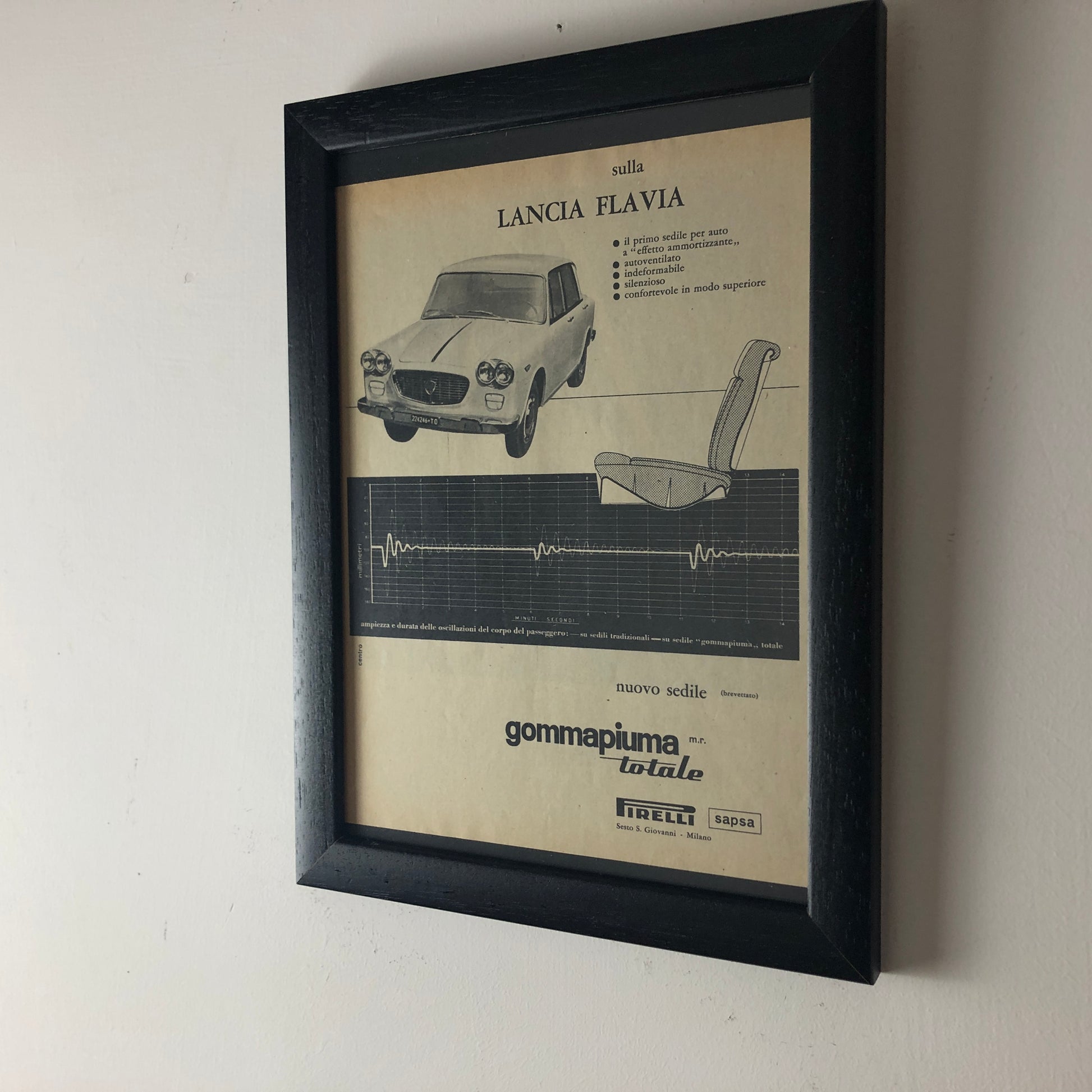 Pirelli e Lancia, Pubblicità Anno 1960 la Lancia Flavia è Equipaggiata con il Primo Sedile a "Effetto Ammortizzante" Pirelli - Raggi's Collectibles' Automotive Art