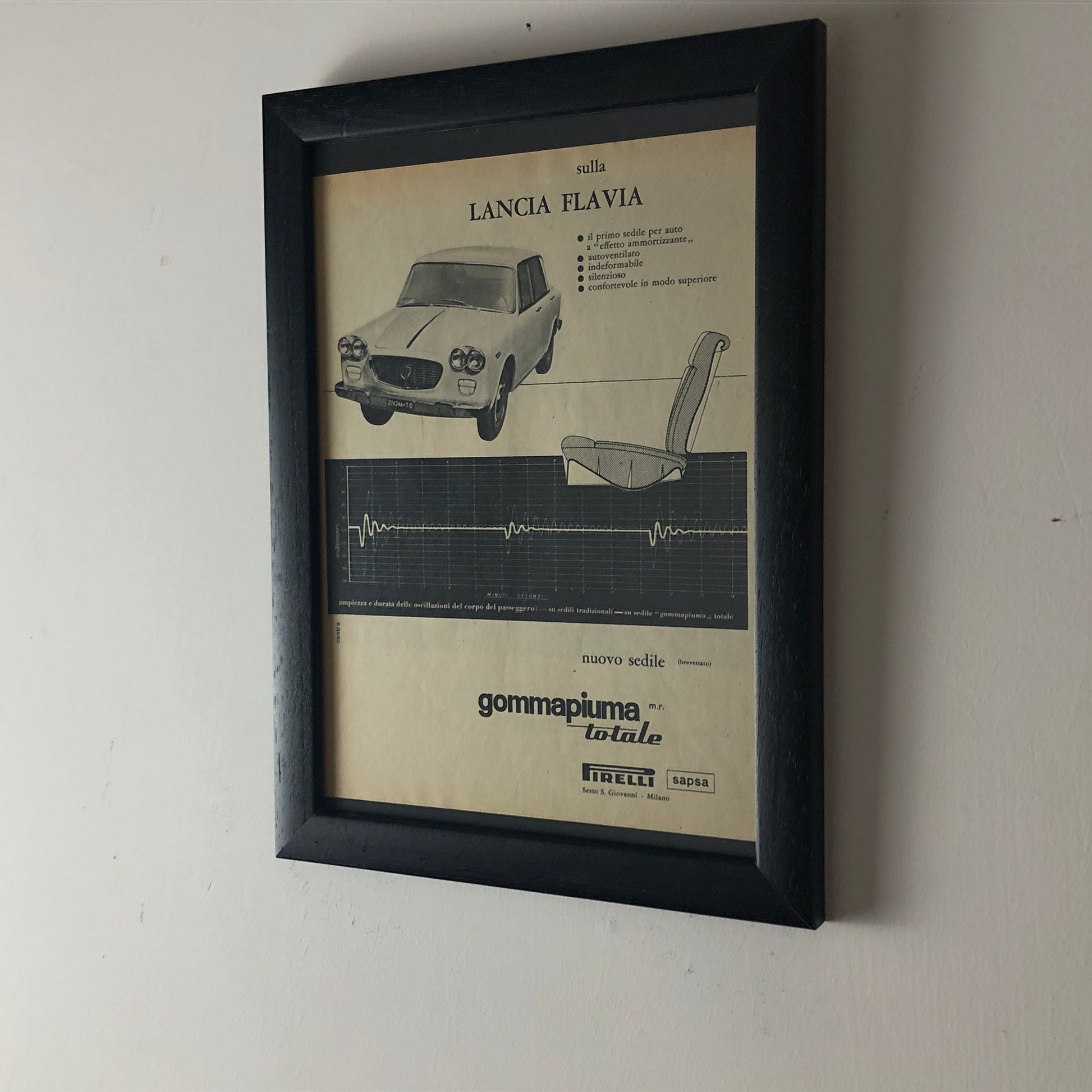 Pirelli e Lancia, Pubblicità Anno 1960 la Lancia Flavia è Equipaggiata con il Primo Sedile a "Effetto Ammortizzante" Pirelli - Raggi's Collectibles' Automotive Art