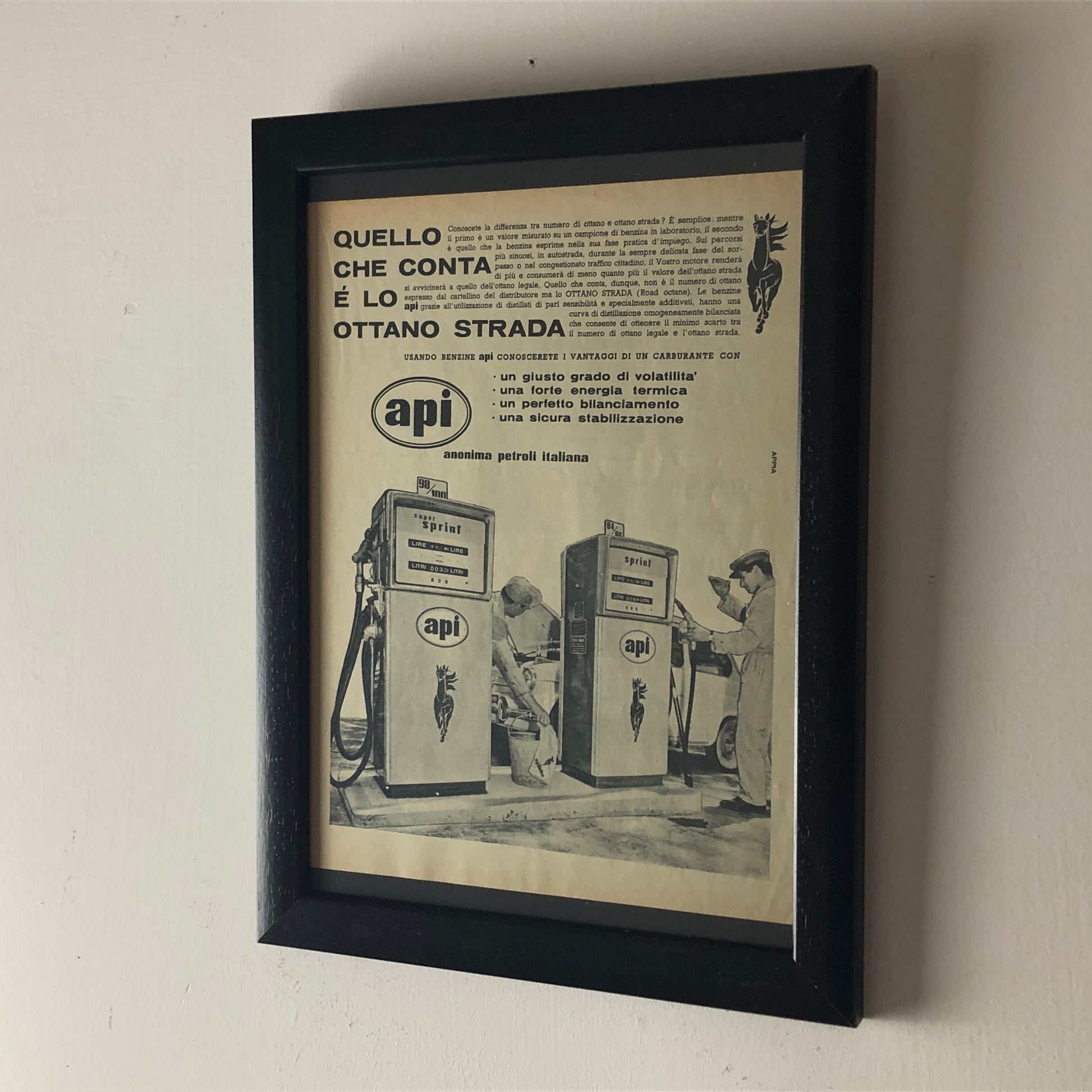 API, Pubblicità Anno 1960 Quello che Conta è lo Ottona Strada, Benzine Anonima Petroli Italiana - Raggi's Collectibles' Automotive Art