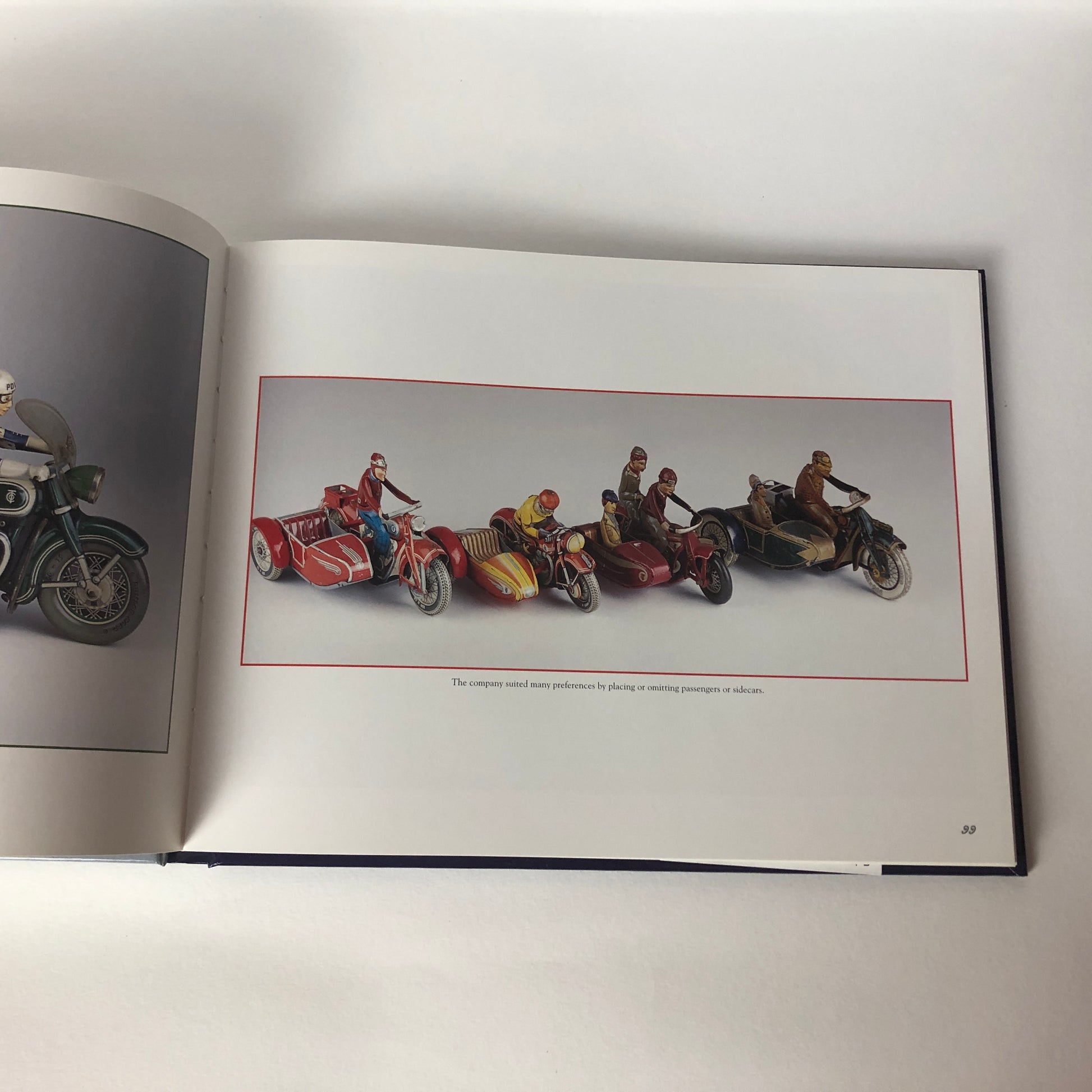 Libro Antique Motorcycle Toys by Rich Bertoia ISBN 0764308629 - Raggi's Collectibles' Automotive Art