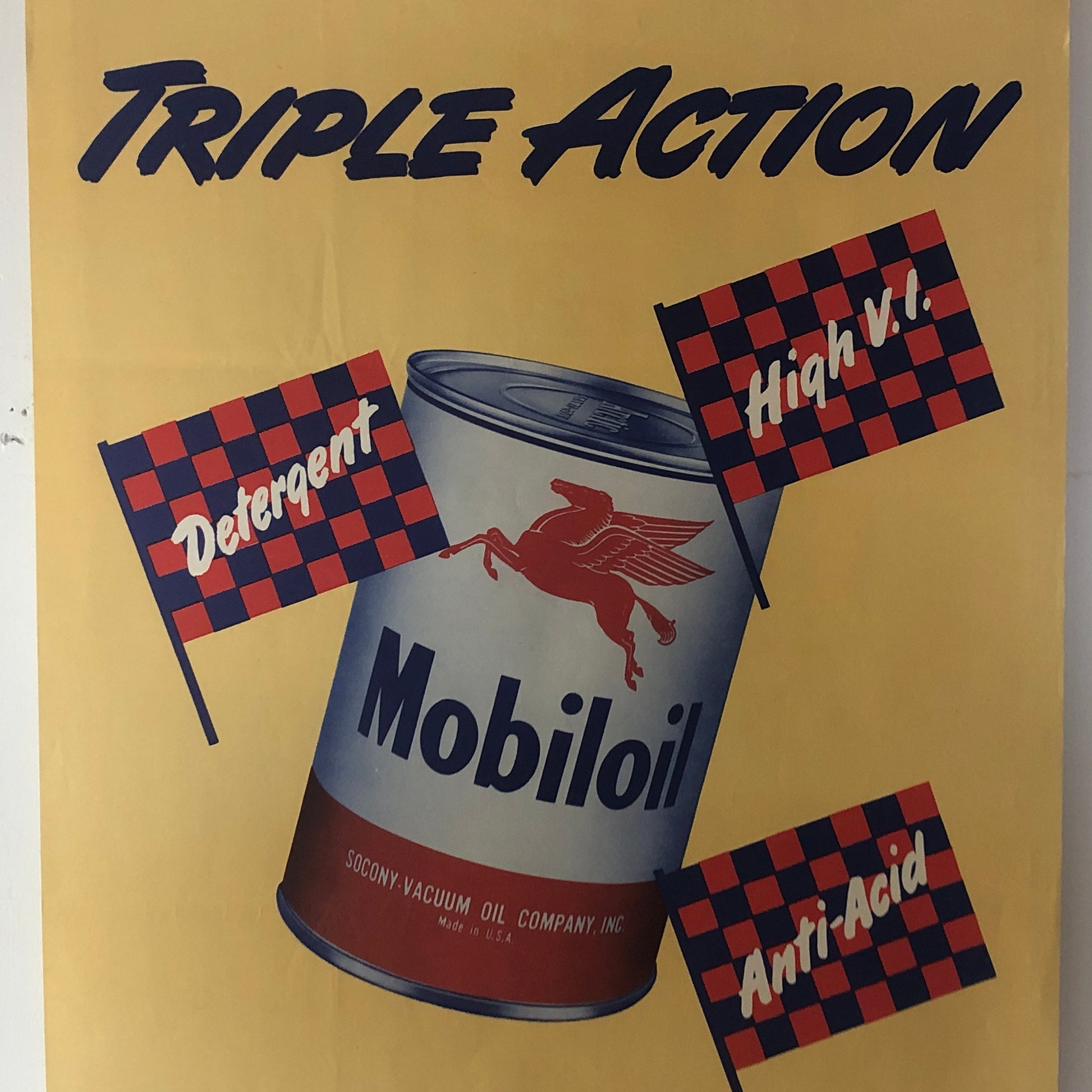 Mobiloil, Poster Vintage Litografato Mobiloil Triple Action for Engine Protection, Anni '50 - Raggi's Collectibles' Automotive Art