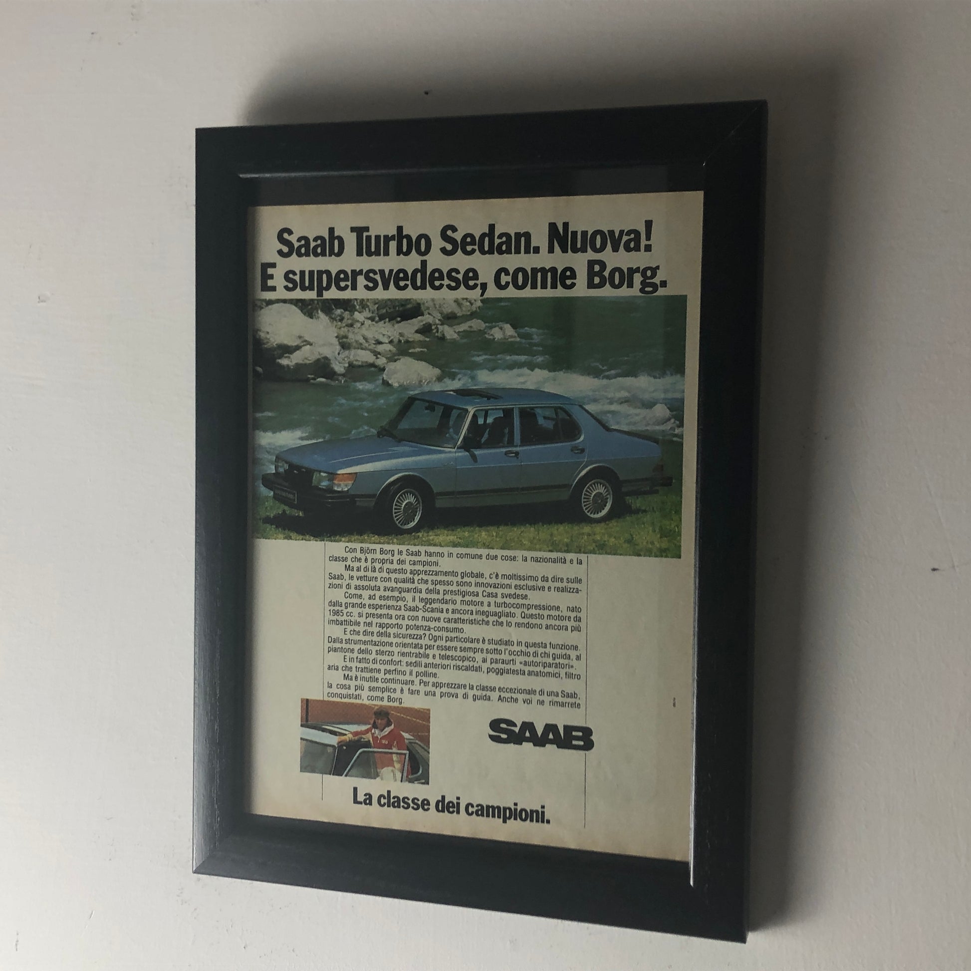 Saab, Pubblicità Anno 1981 Saab Turbo Sedan Nuova e Supersvedese Come Borg - Raggi's Collectibles' Automotive Art