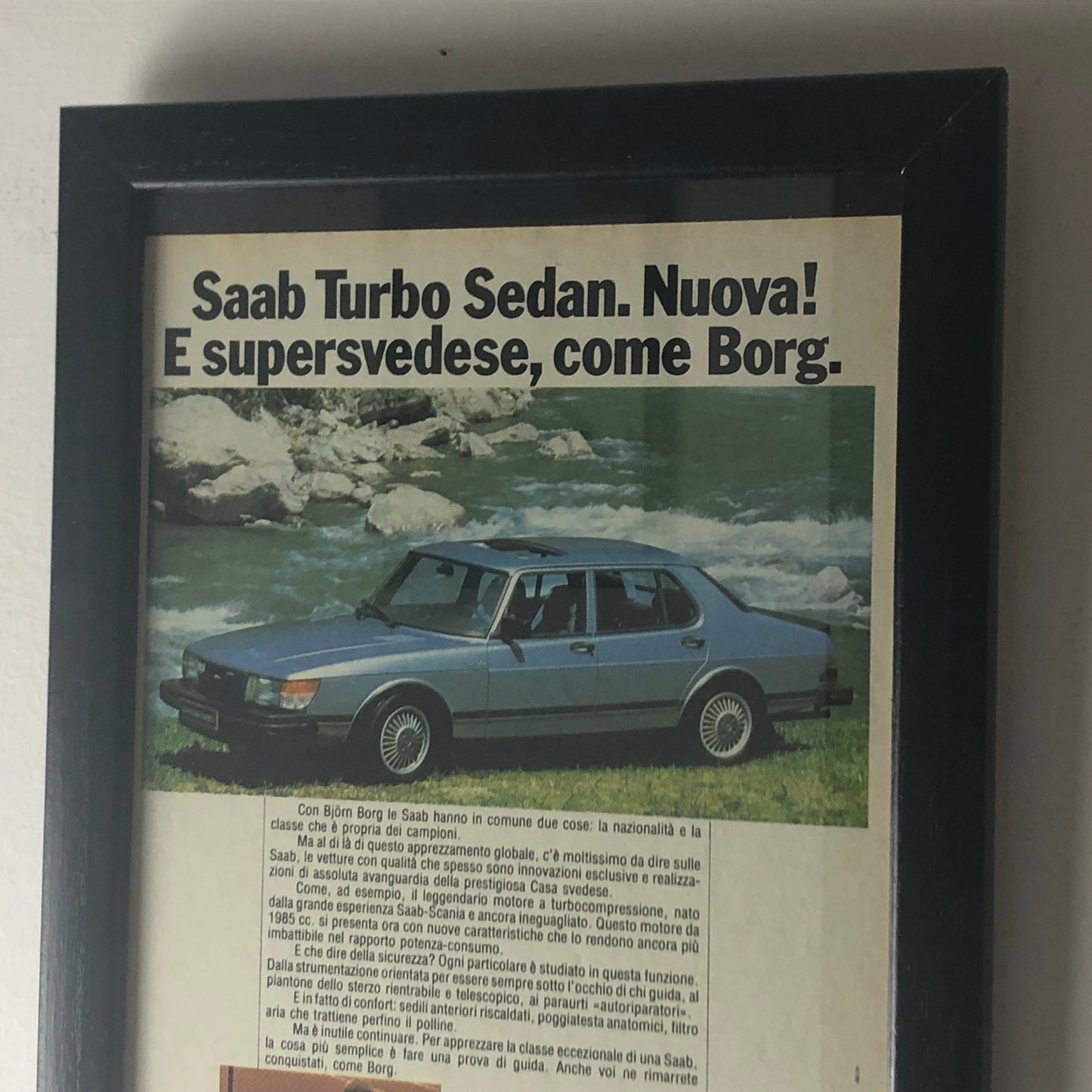 Saab, Pubblicità Anno 1981 Saab Turbo Sedan Nuova e Supersvedese Come Borg - Raggi's Collectibles' Automotive Art