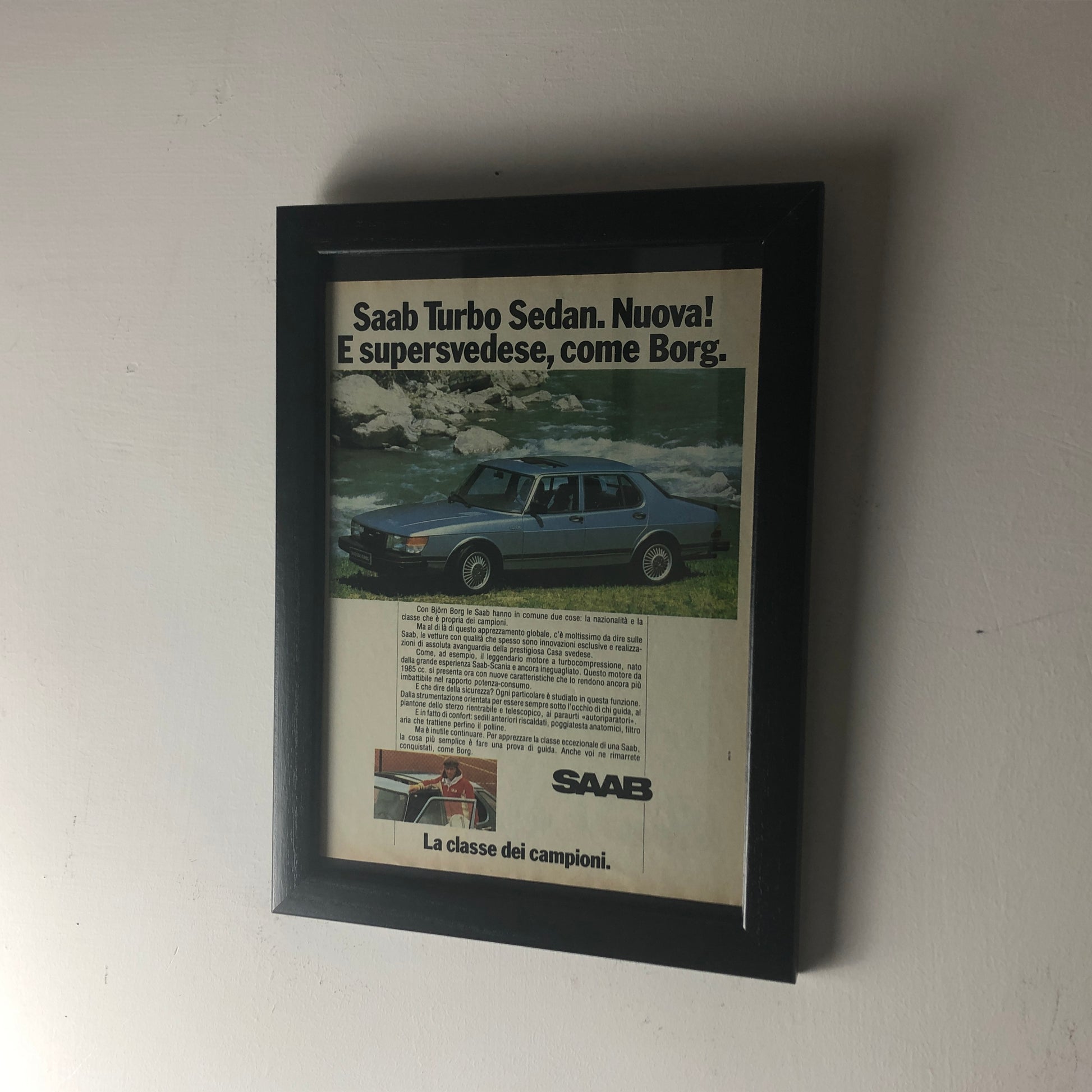 Saab, Pubblicità Anno 1981 Saab Turbo Sedan Nuova e Supersvedese Come Borg - Raggi's Collectibles' Automotive Art