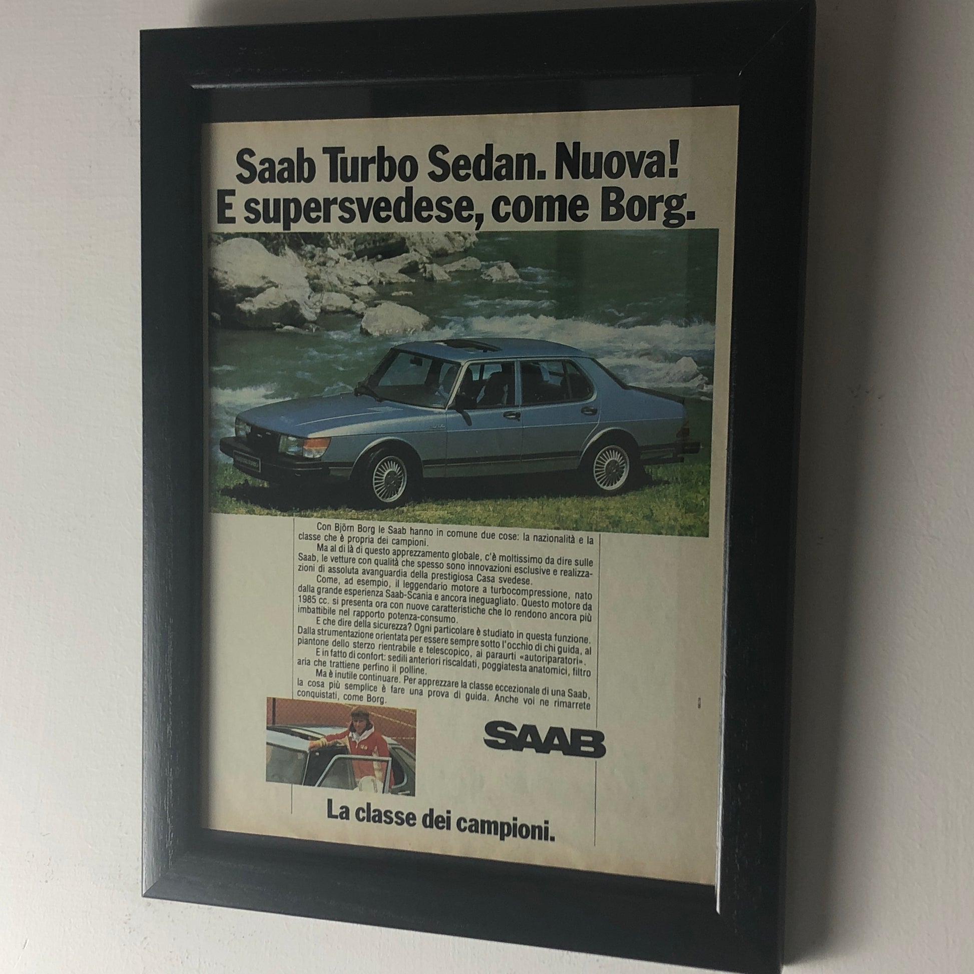 Saab, Pubblicità Anno 1981 Saab Turbo Sedan Nuova e Supersvedese Come Borg - Raggi's Collectibles' Automotive Art