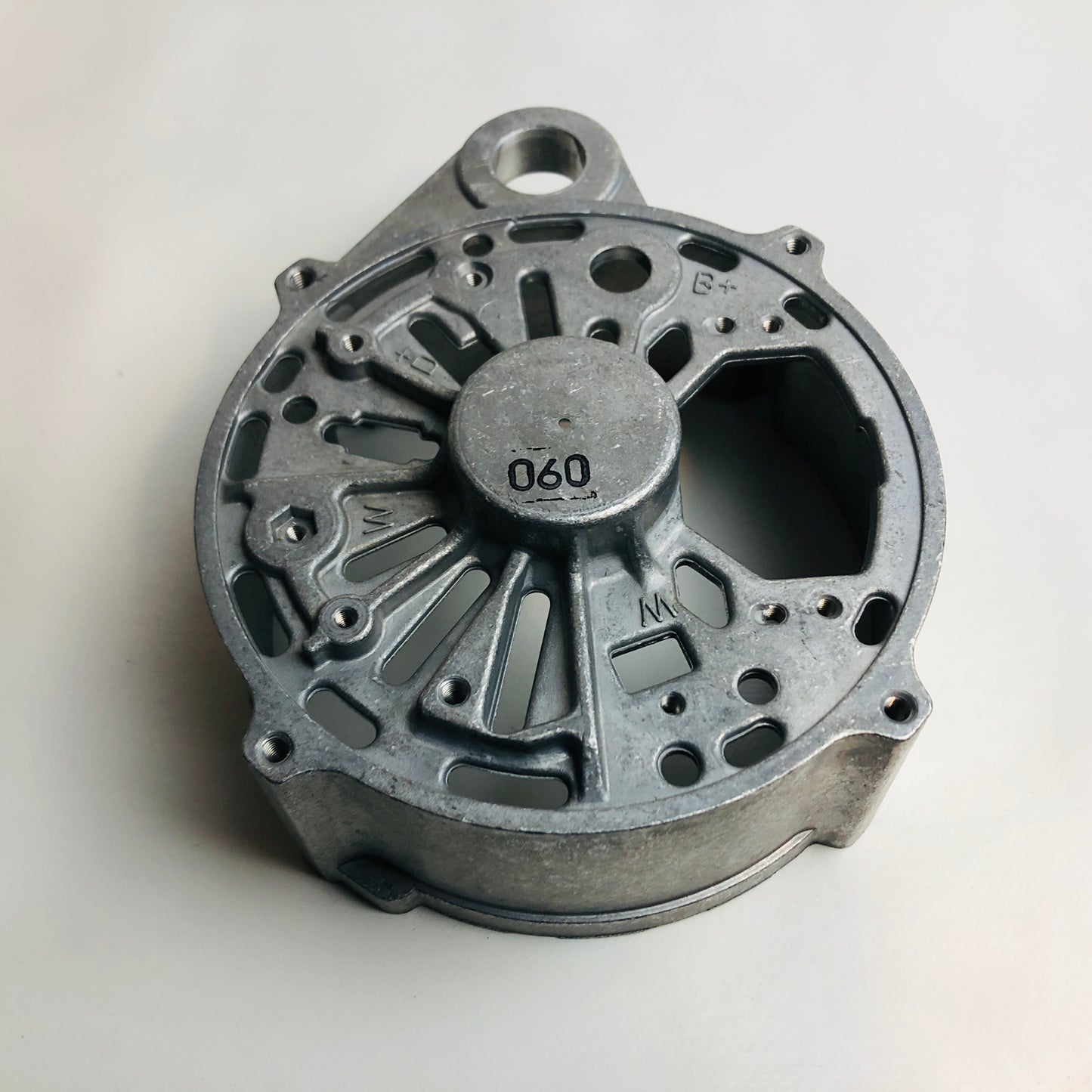 Lancia Thema Fiat Croma Supporto Completo Alternatore Bosch Nuovo Originale 9939755