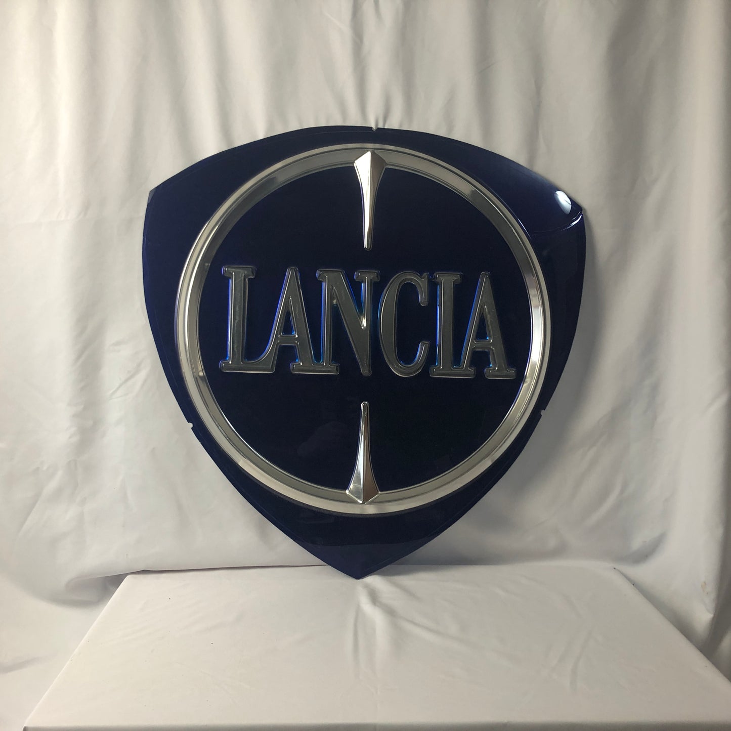 Lancia, Pannello Originale per Insegna Luminosa Lancia Dimensioni 70x67 cm - Raggi's Collectibles' Automotive Art