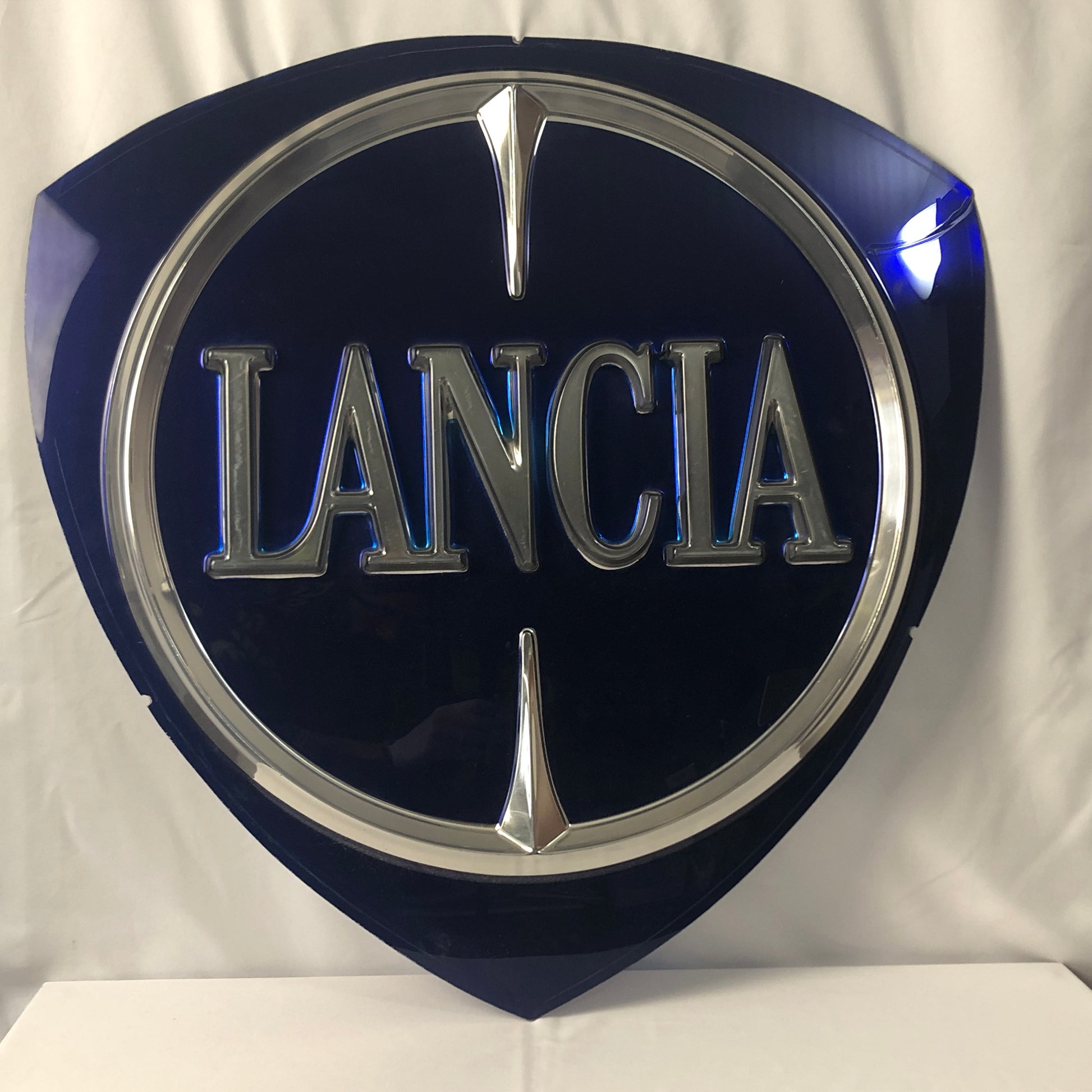 Lancia, Pannello Originale per Insegna Luminosa Lancia Dimensioni 70x67 cm - Raggi's Collectibles' Automotive Art