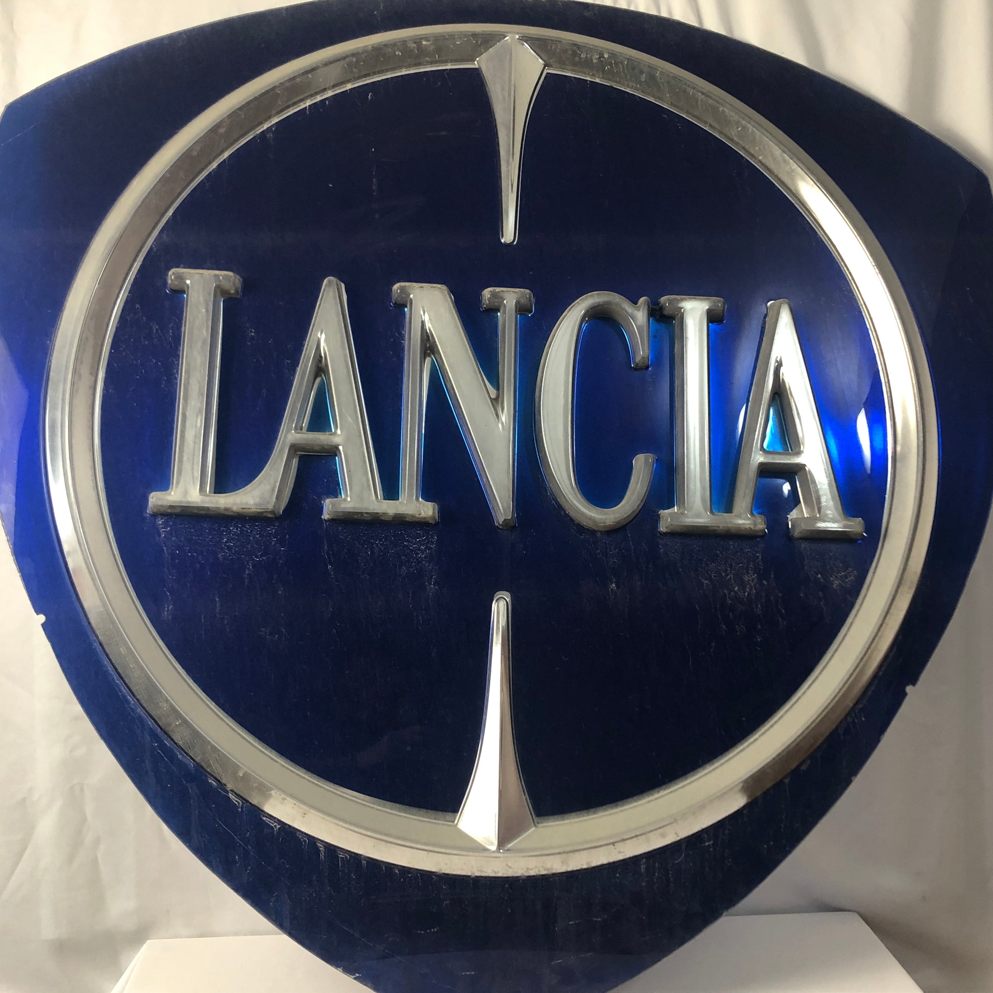 Lancia, Pannello Originale per Insegna Luminosa Lancia Dimensioni  103x100 cm - Raggi's Collectibles' Automotive Art