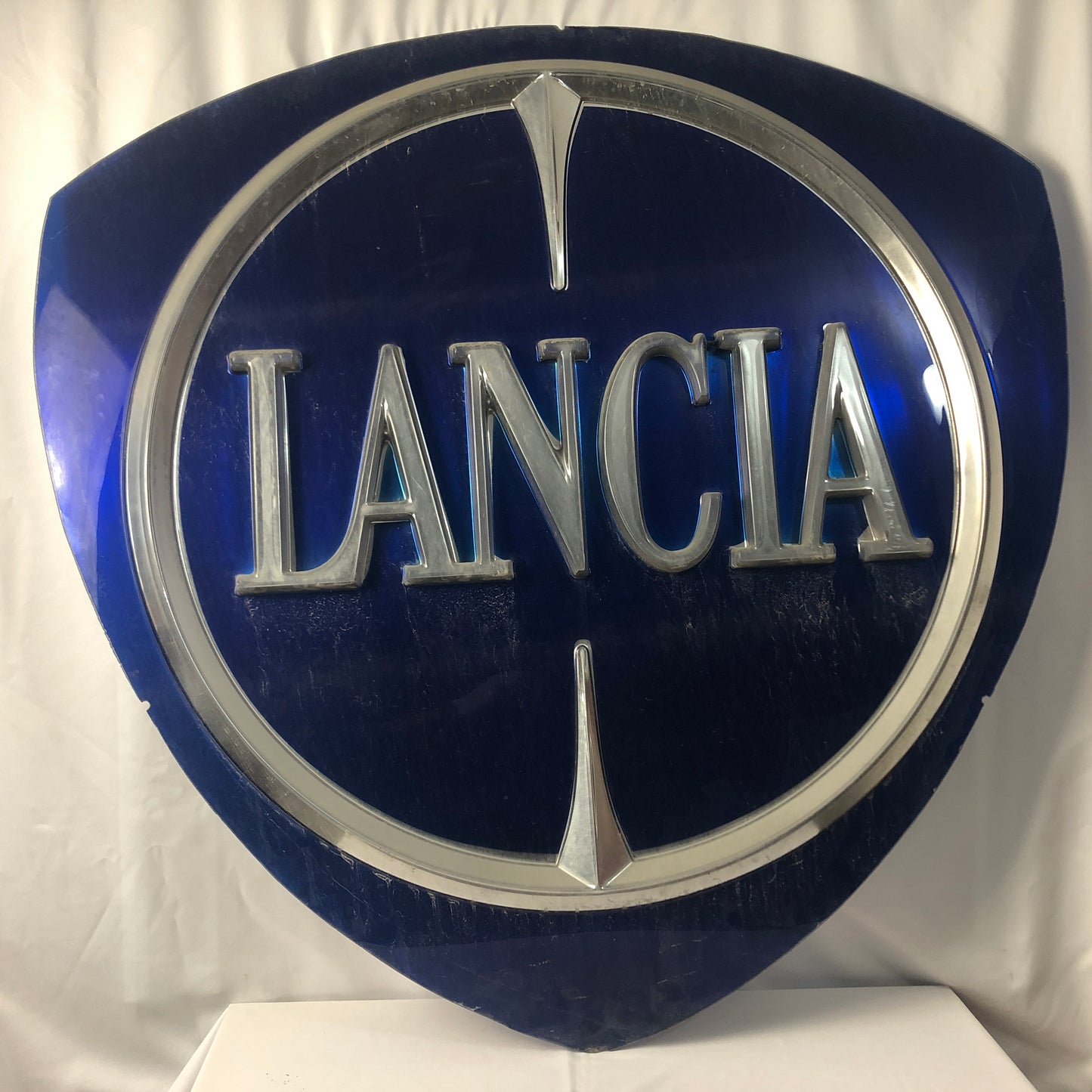 Lancia, Pannello Originale per Insegna Luminosa Lancia Dimensioni  103x100 cm - Raggi's Collectibles' Automotive Art