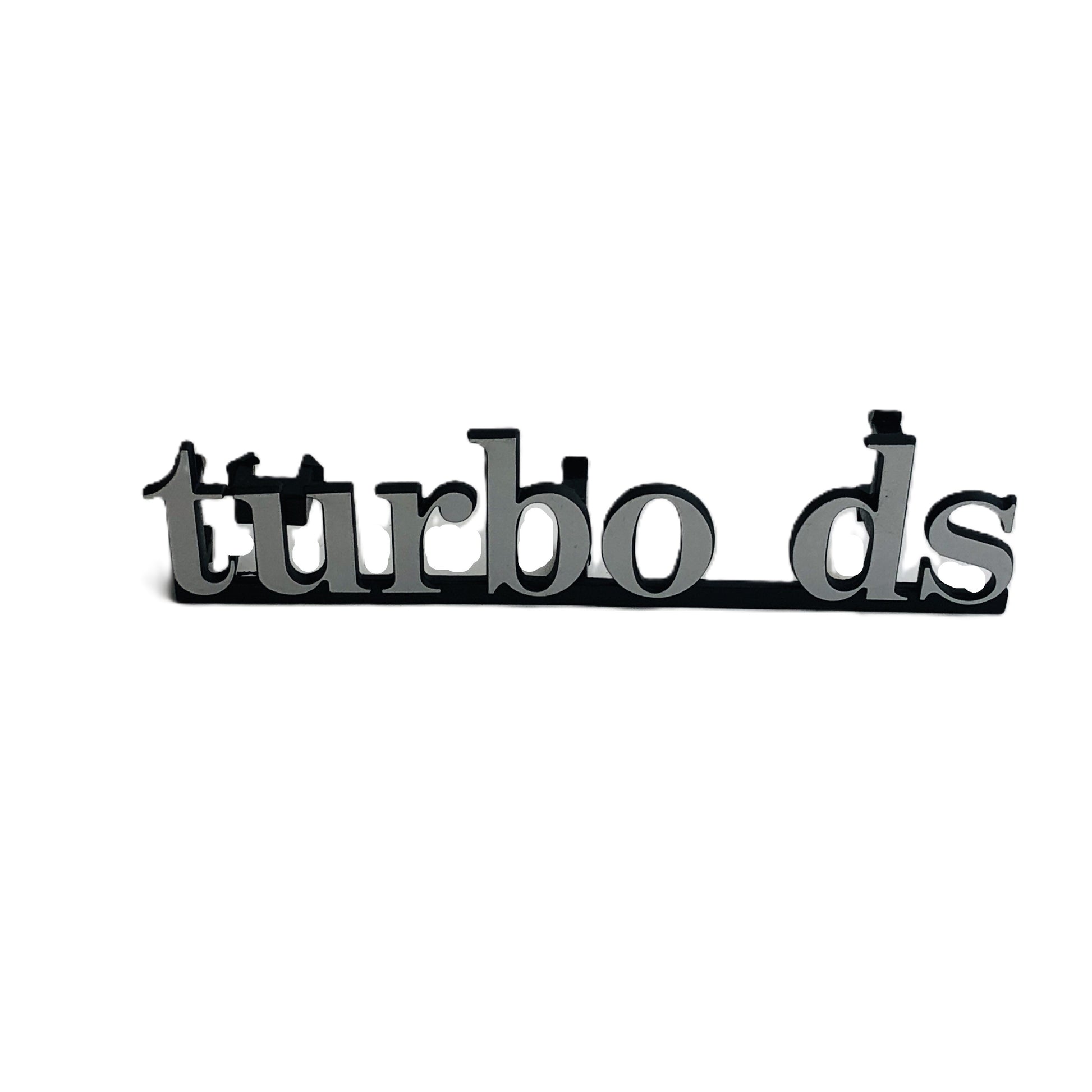 Lancia Delta TD R86 Scritta Stemma Logo Sigla Anteriore Turbo DS Nuovo Originale 82428499 - Raggi's Collectibles' Automotive Art