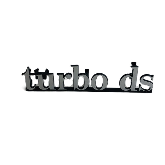 Lancia Delta TD R86 Scritta Stemma Logo Sigla Anteriore Turbo DS Nuovo Originale 82428499 - Raggi's Collectibles' Automotive Art