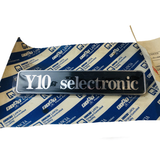 Autobianchi Y10 Stemma Scritta Sigla Logo Y10 Selectronic Nuovo Originale 7642893 - Raggi's Collectibles' Automotive Art