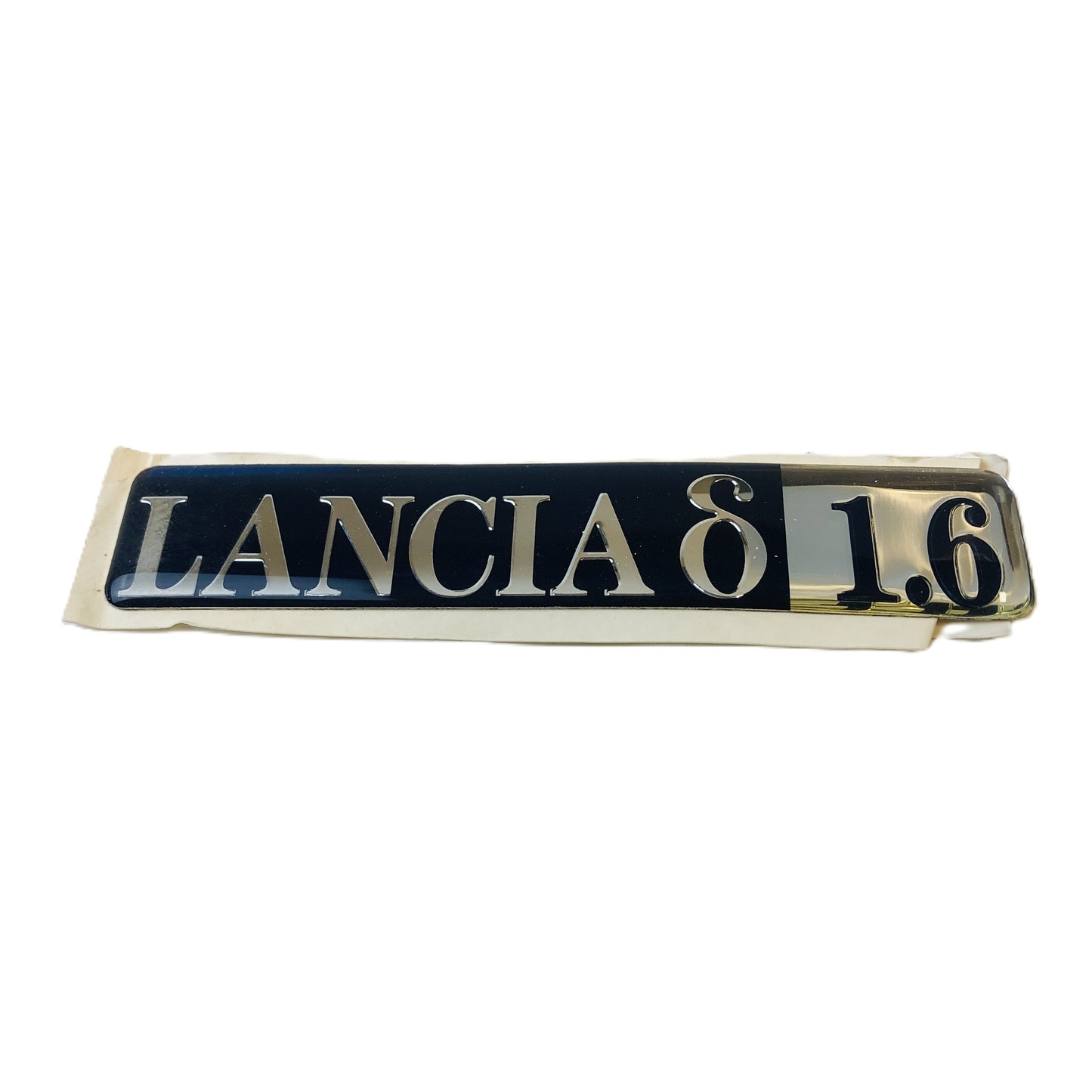 Lancia Delta 1600 Stemma Logo Scritta Sigla Modanatura Parafango Anteriore Lancia Delta 1.6 Nuovo Originale 7776597 - Raggi's Collectibles' Automotive Art