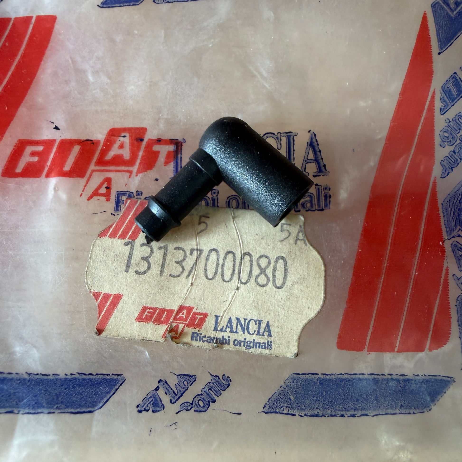 Lancia Lybra SW Raccordo Spruzzatore Tergilunotto Nuovo Originale 1313700080 - Raggi's Collectibles' Automotive Art