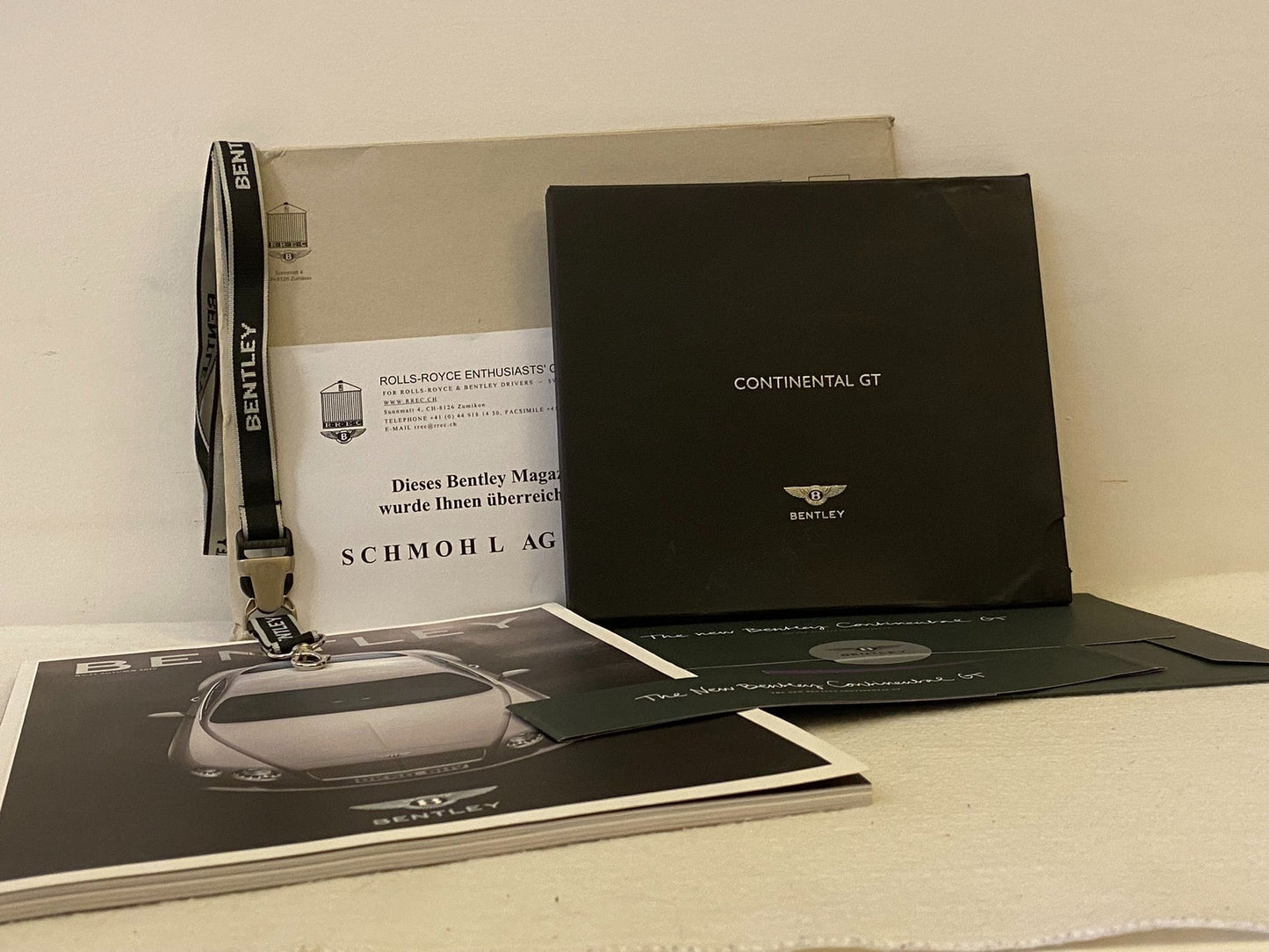 Bentley, Kit Inviato da Rolls-Royce and Bentley Enthusiasts Club (RREC) per la Presentazione Bentley Continental GT