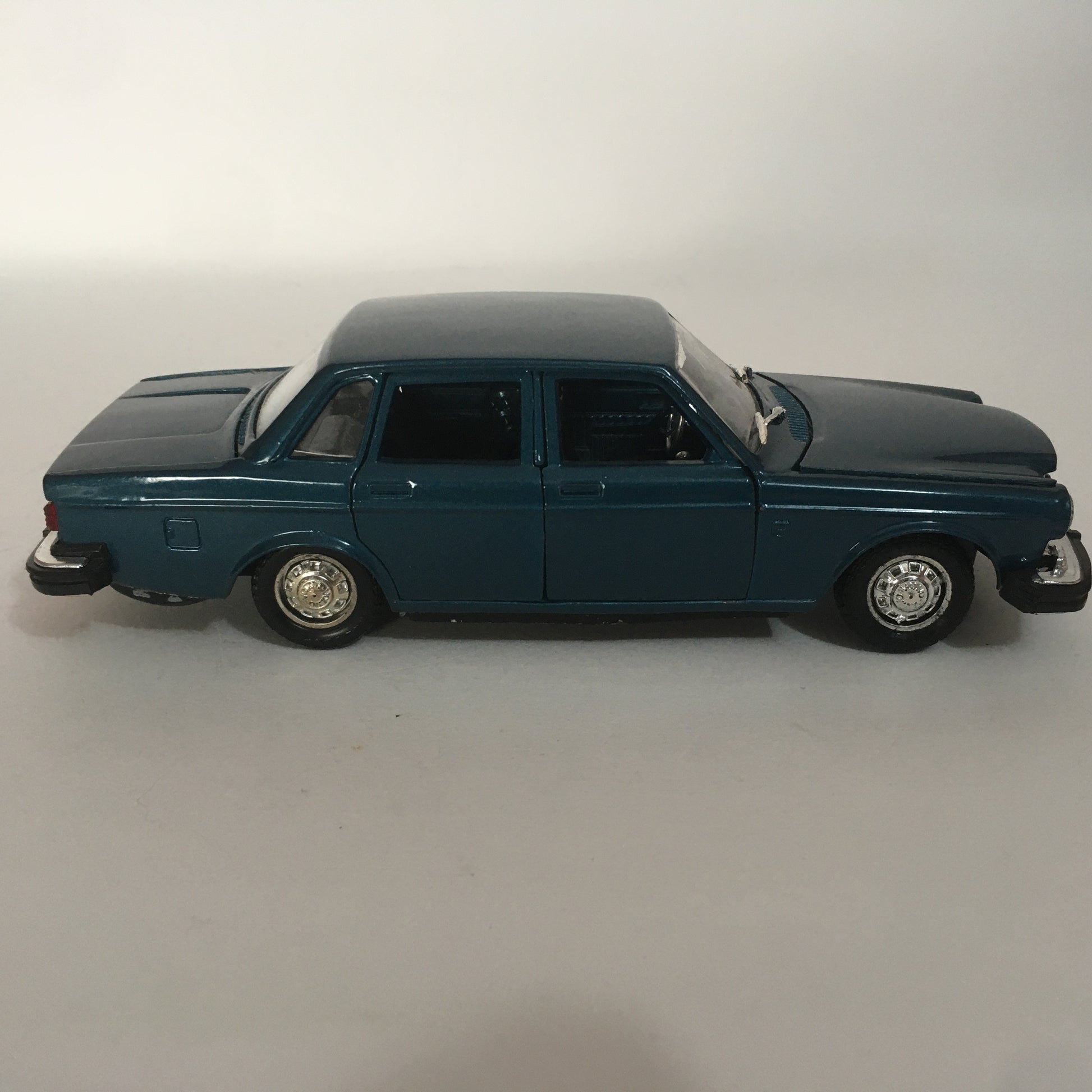 Volvo, Modellino in Metallo Pressofuso Polistil - Politoys S 20 anno 1974 - Volvo 164 E - 6 aperture, scala 1:25 Anni '70 - Raggi's Collectibles' Automotive Art