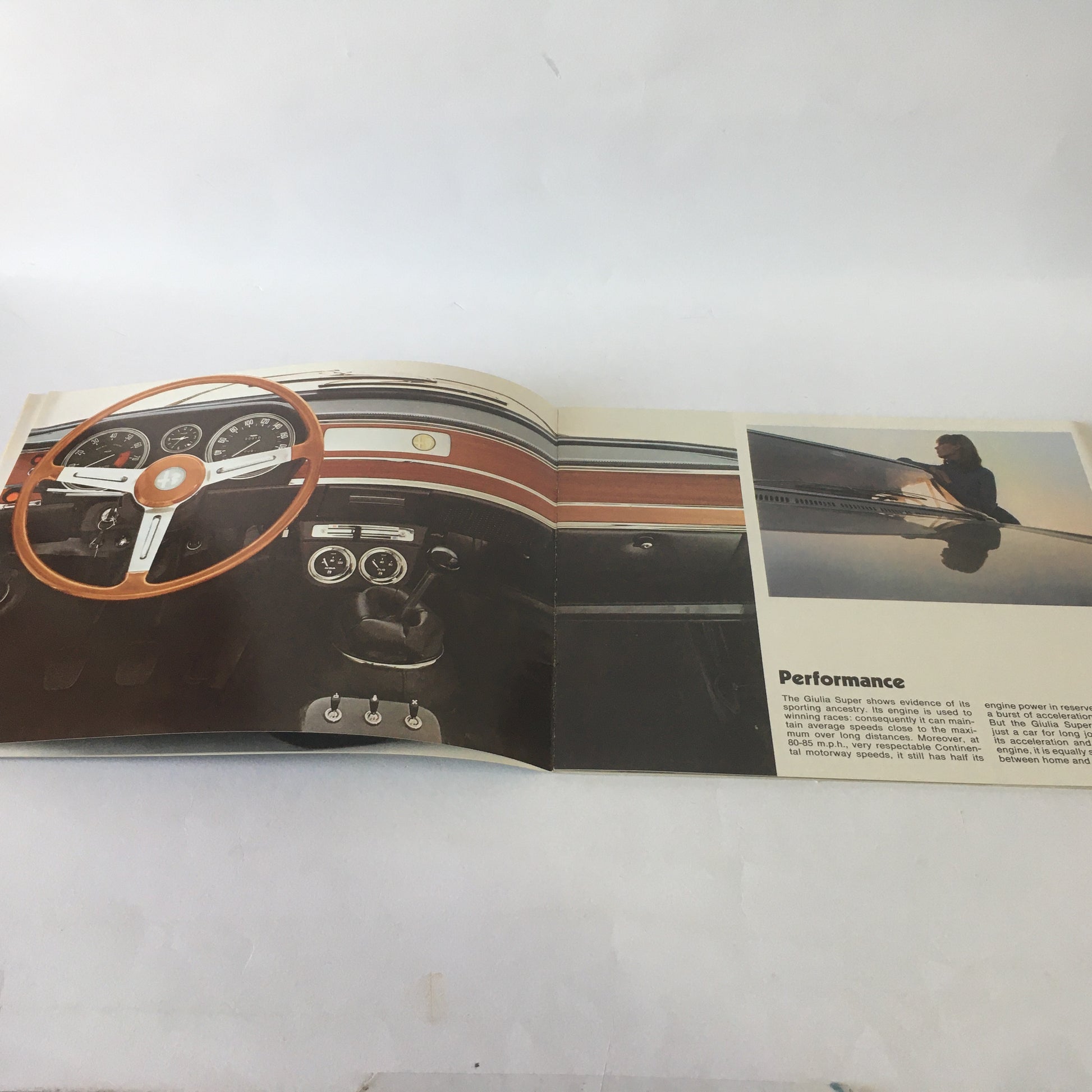 Alfa Romeo, Brochure Giulia Super 1.6, Anni '60 '70, Lingua Inglese, Ref. 72 7 C 101 - Raggi's Collectibles' Automotive Art