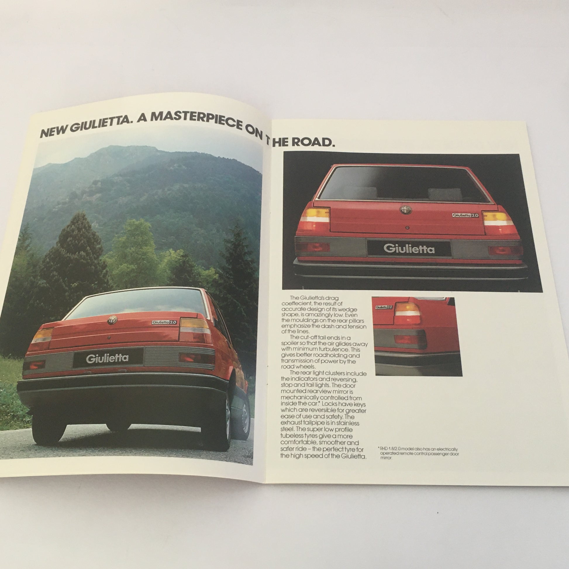 Alfa Romeo, Brochure Poster Giulietta 2.0, New Giulietta, Anni '70 '80, Lingua Inglese - Raggi's Collectibles' Automotive Art