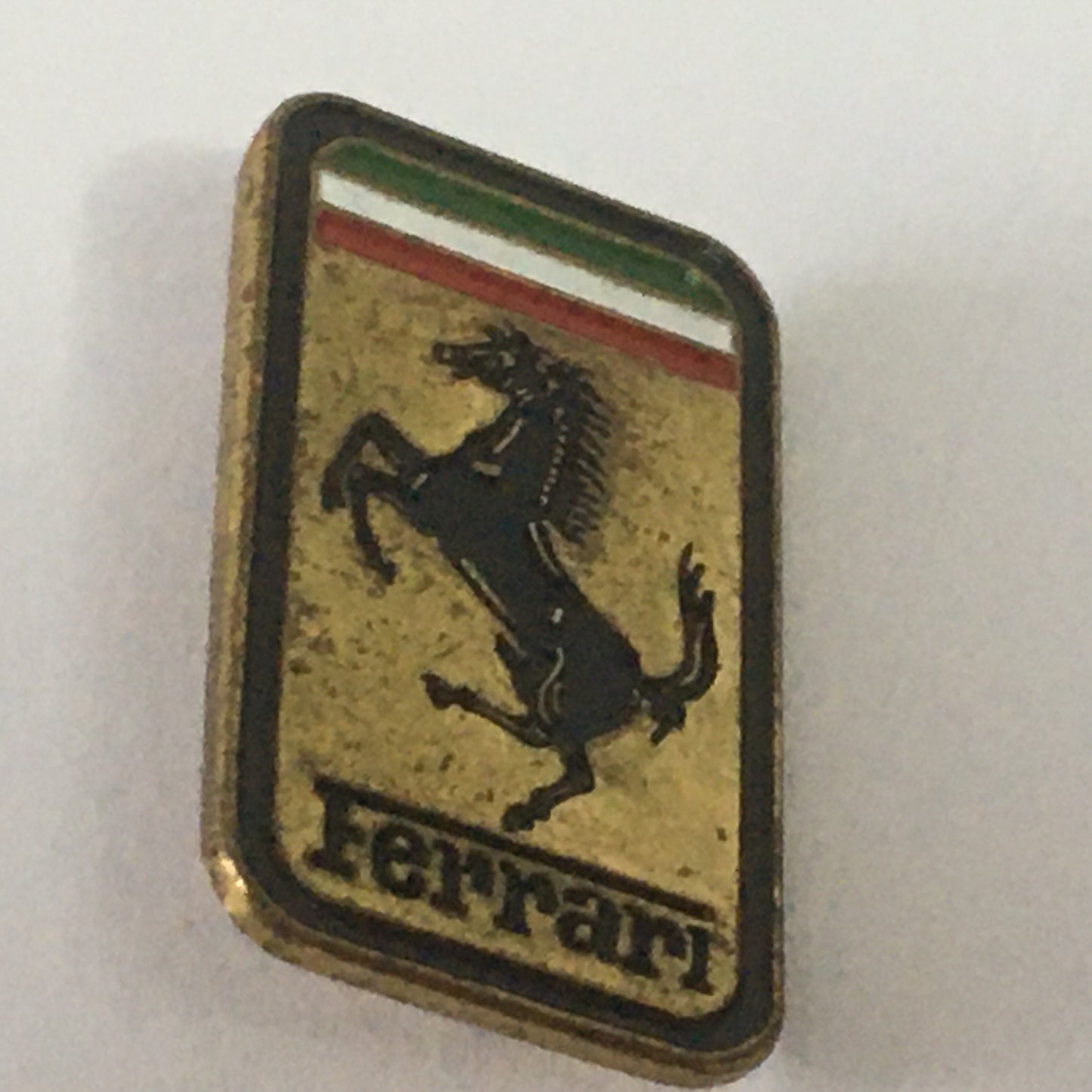 Ferrari, Spilla in Metallo Color Oro con Stemma Ferrari