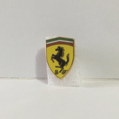 Ferrari, Spilla da Giacca Scuderia Ferrari con Finitura Smaltata e Chiusura Rapida - Raggi's Collectibles' Automotive Art