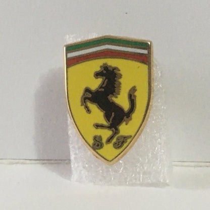 Ferrari, Spilla da Giacca Scuderia Ferrari con Finitura Smaltata e Chiusura Rapida - Raggi's Collectibles' Automotive Art