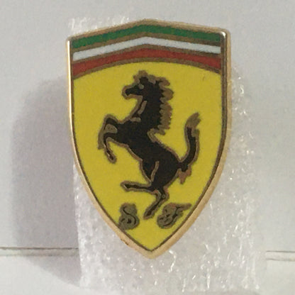 Ferrari, Spilla da Giacca Scuderia Ferrari con Finitura Smaltata e Chiusura Rapida - Raggi's Collectibles' Automotive Art