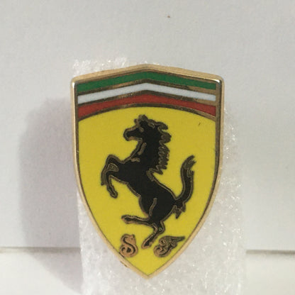 Ferrari, Spilla da Giacca Scuderia Ferrari con Finitura Smaltata e Chiusura Rapida - Raggi's Collectibles' Automotive Art