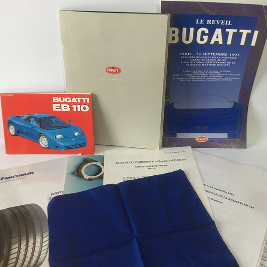 Bugatti, Press Kit Anteprima Mondiale Parigi 14 Settembre 1991 Bugatti EB 110 con Manifesto Pubblicitario Originale e Pass di Ingresso - Raggi's Collectibles' Automotive Art