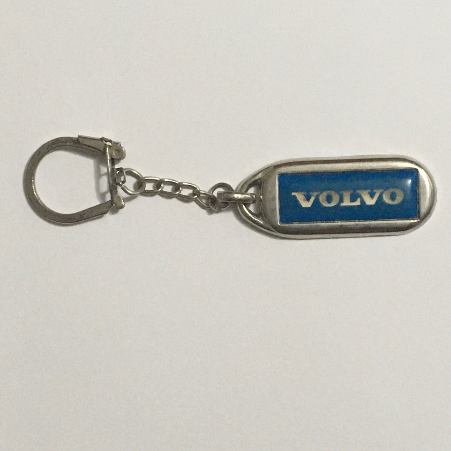 Volvo, Portachiavi in Metallo con Logo della Casa Automobilistica Svedese - Raggi's Collectibles' Automotive Art