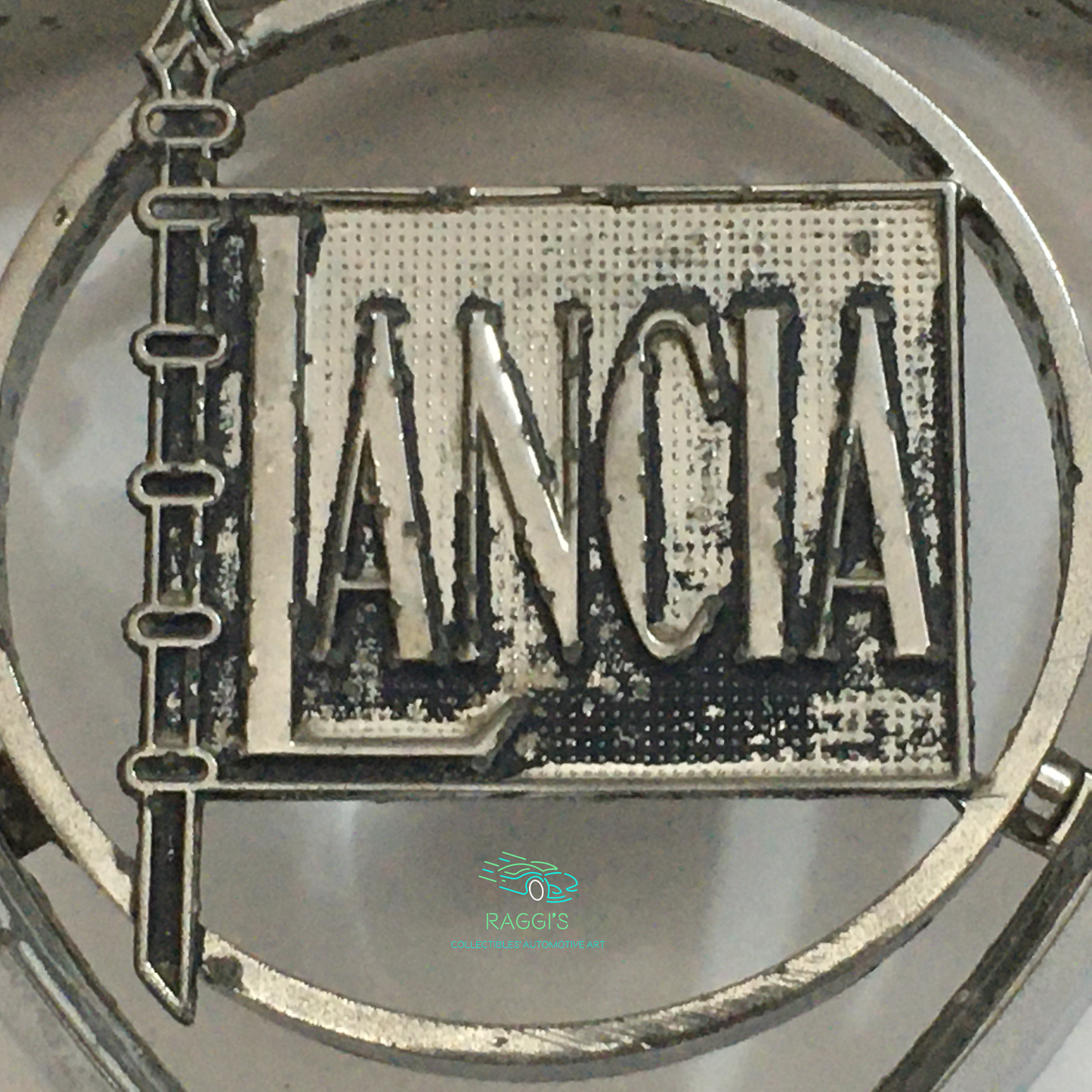 Lancia, Stemma Originale Lancia in Metallo Montato su Automobili Prodotte dagli Anni '50