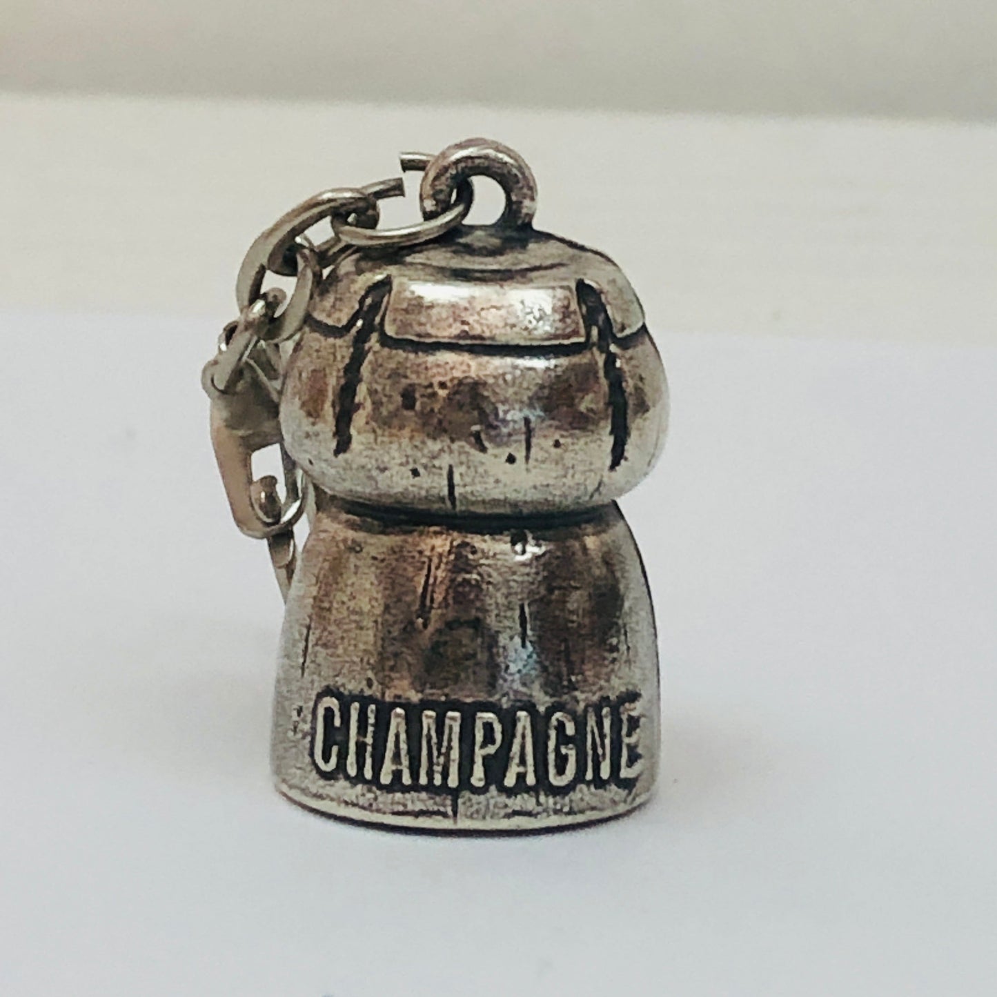 Pol Roger Champagne, Portachiavi in Metallo Argentato a Forma di Tappo di Bottiglia - Raggi's Collectibles' Automotive Art